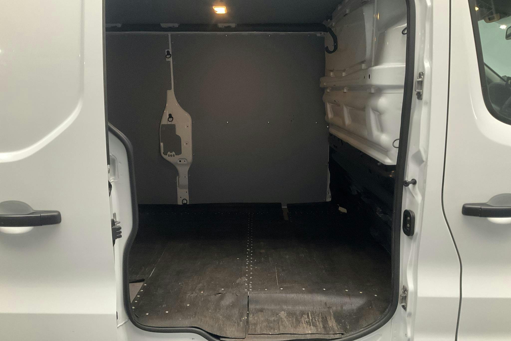 Opel Vivaro 1.6 BITURBO (125hk) - 160 440 km - Manual - white - 2017