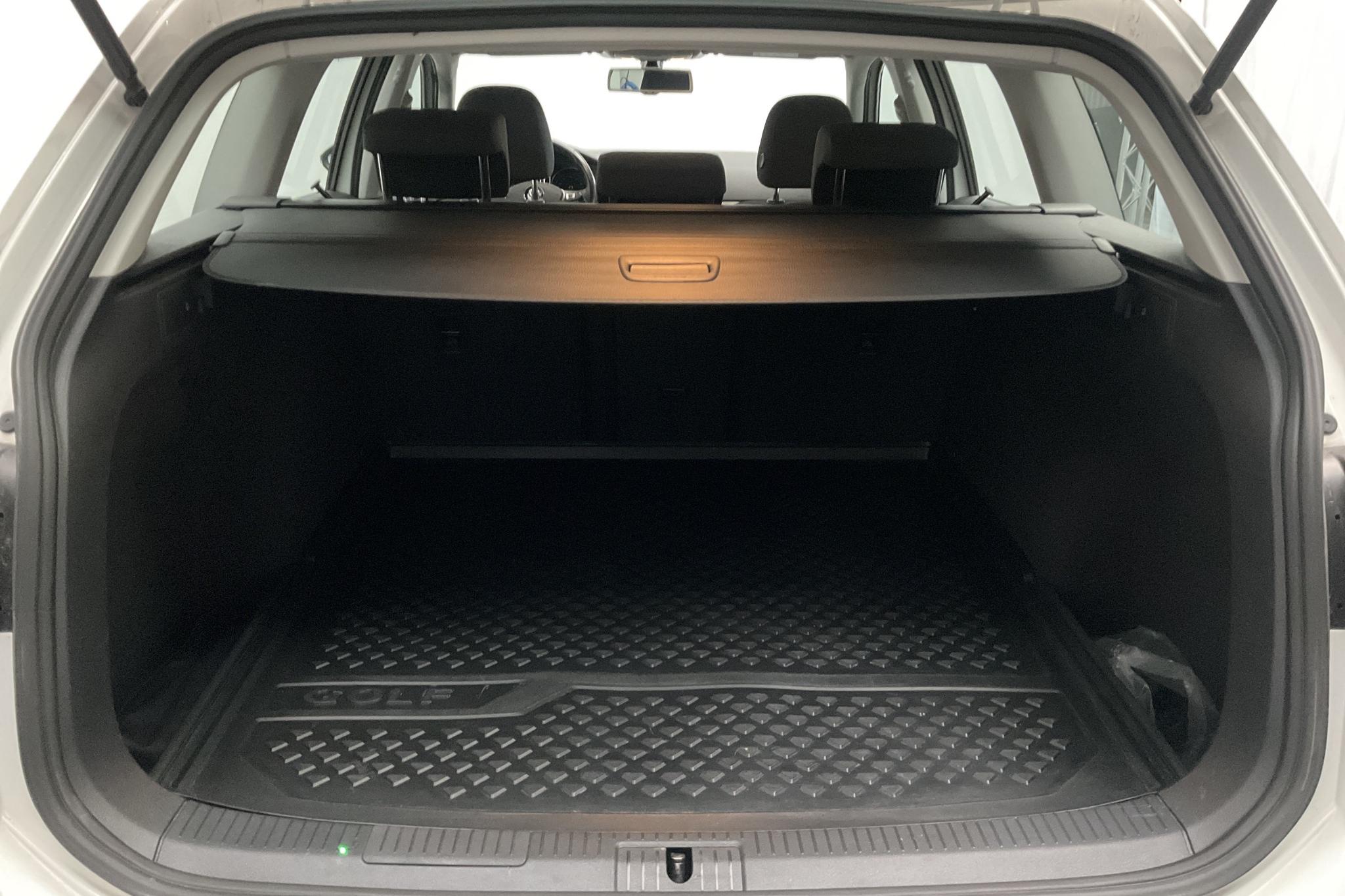 VW Golf VII 1.4 TGI BlueMotion Sportscombi (110hk) - 4 757 mil - Automat - vit - 2015