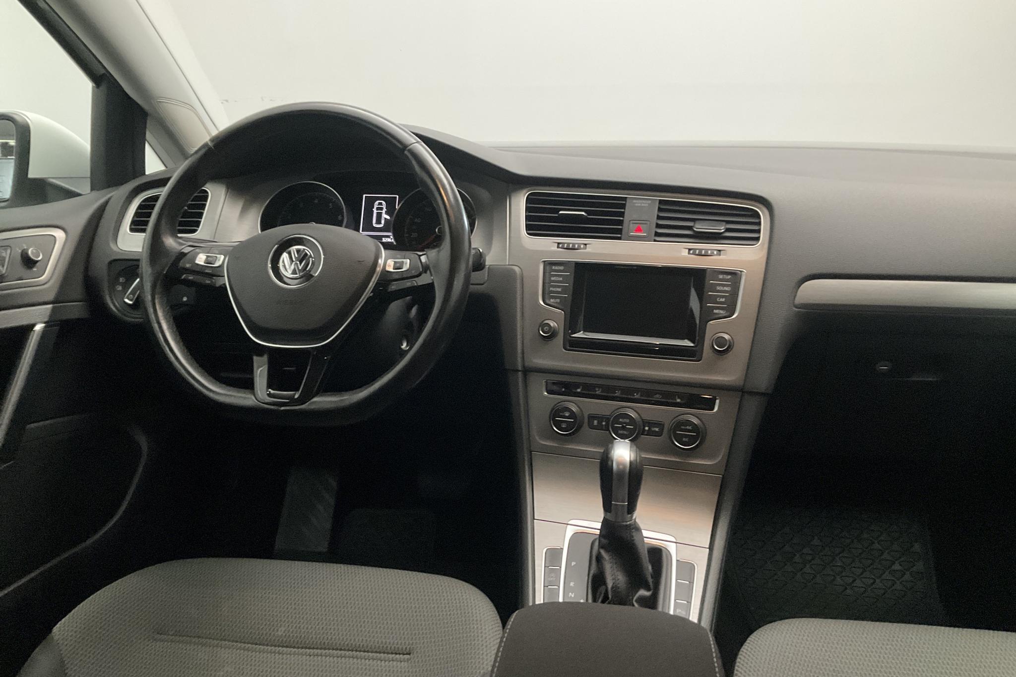 VW Golf VII 1.4 TGI BlueMotion Sportscombi (110hk) - 4 757 mil - Automat - vit - 2015