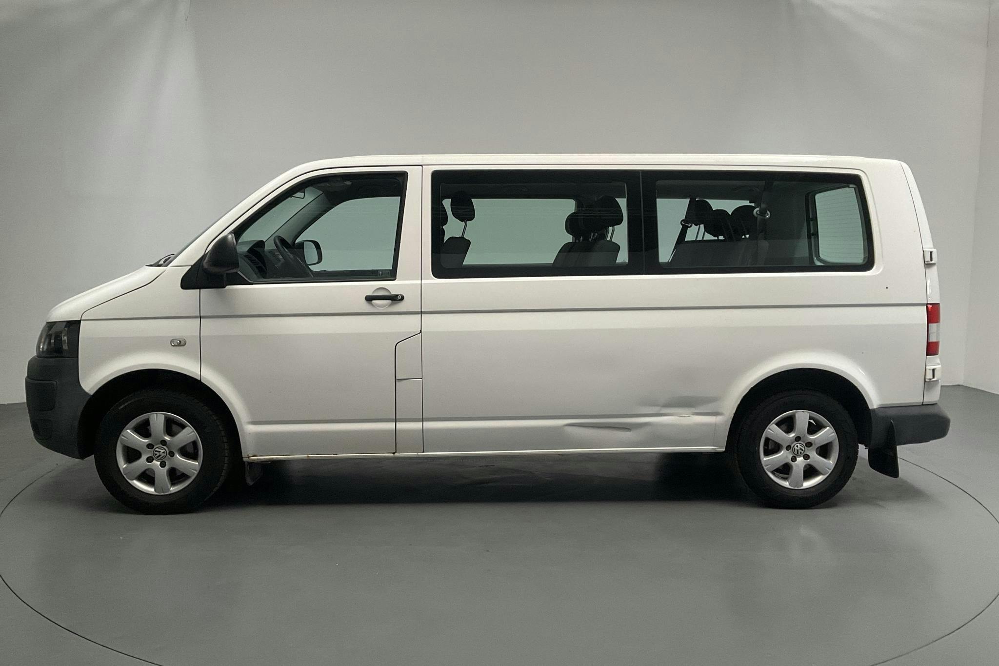 VW Caravel T5 2.0 TDI (140hk) - 17 217 mil - Manuell - vit - 2011
