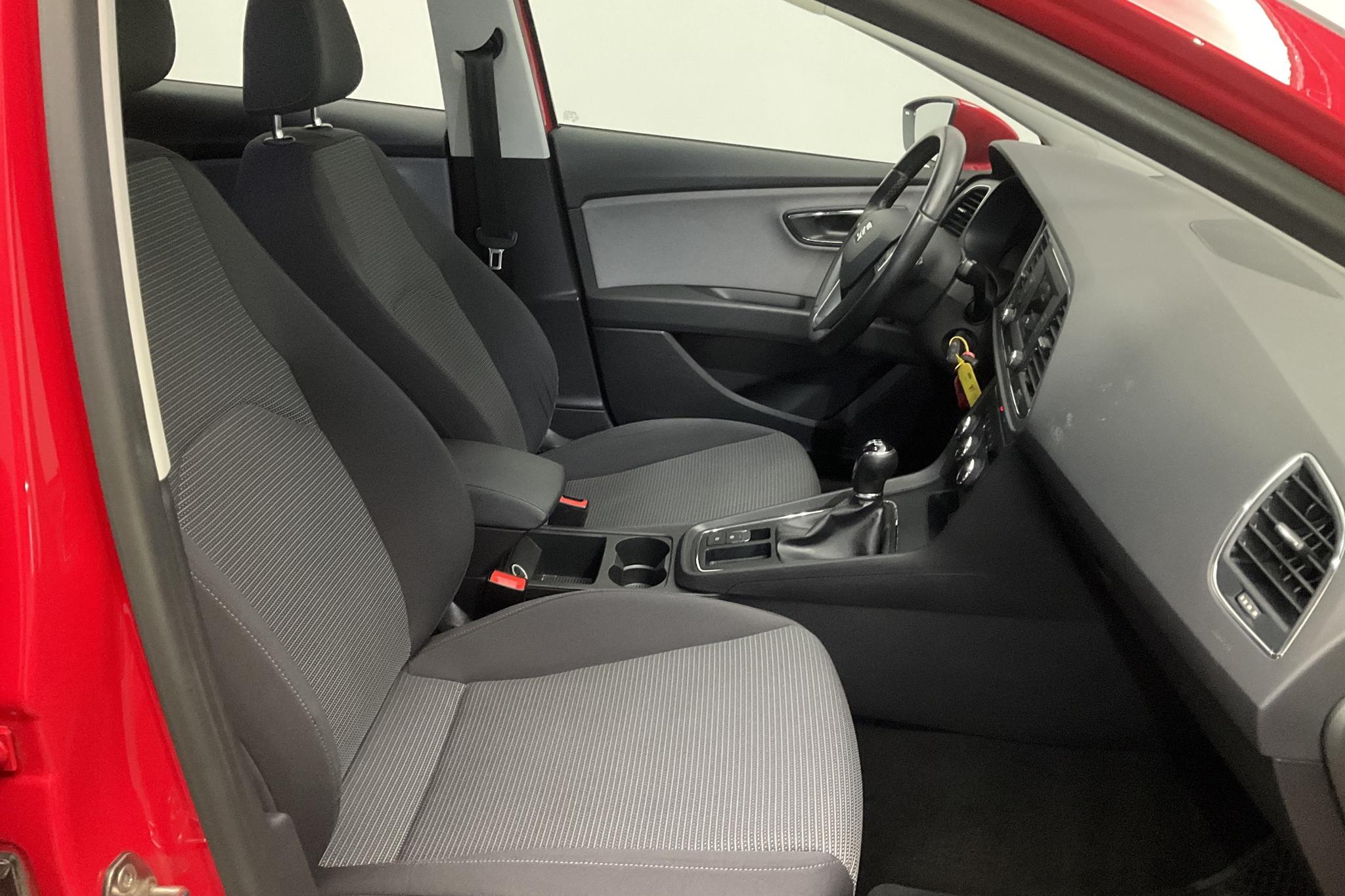 Seat Leon 1.6 TDI 5dr (115hk) - 77 530 km - Manual - red - 2020