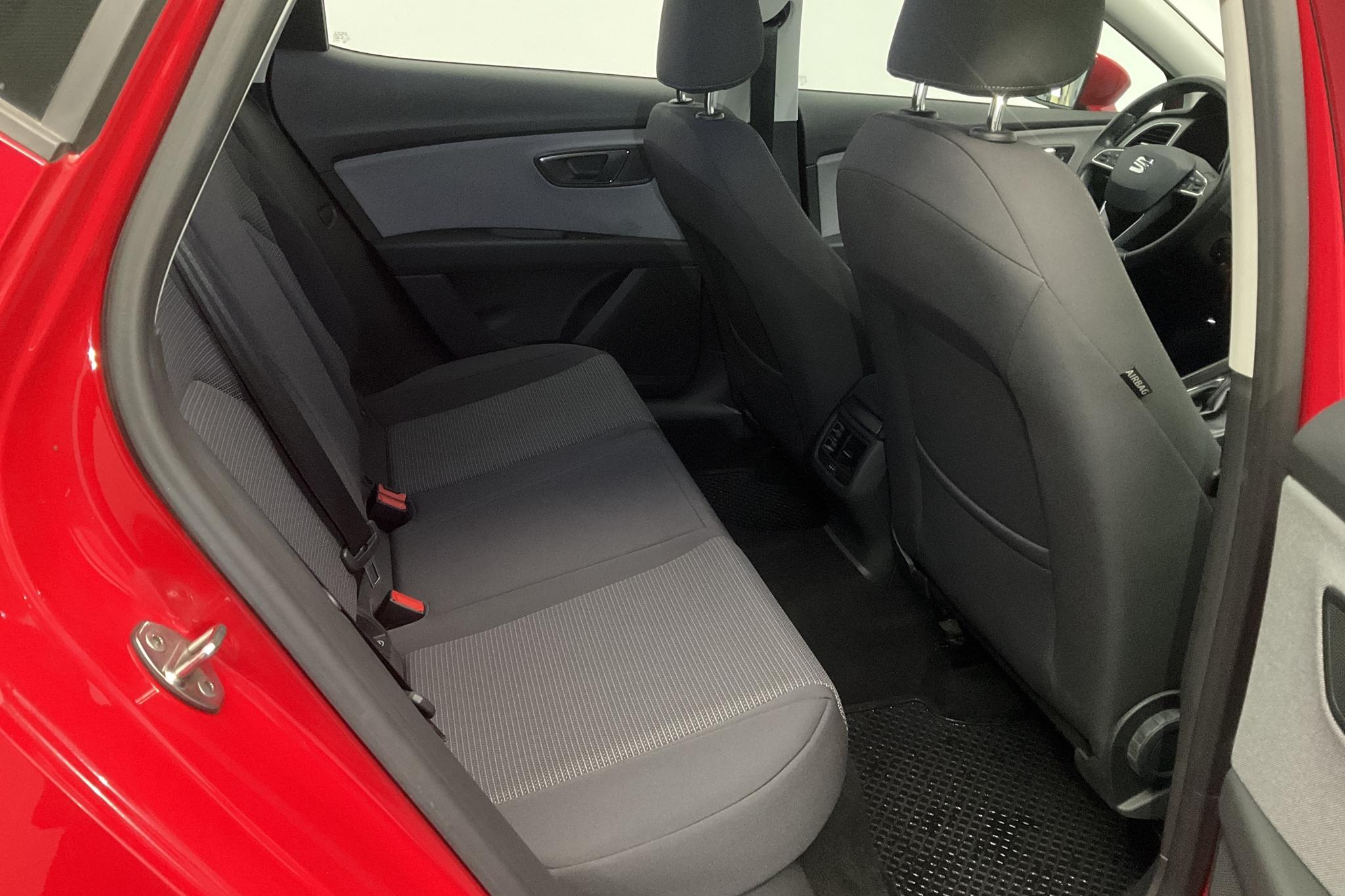 Seat Leon 1.6 TDI 5dr (115hk) - 77 530 km - Manual - red - 2020
