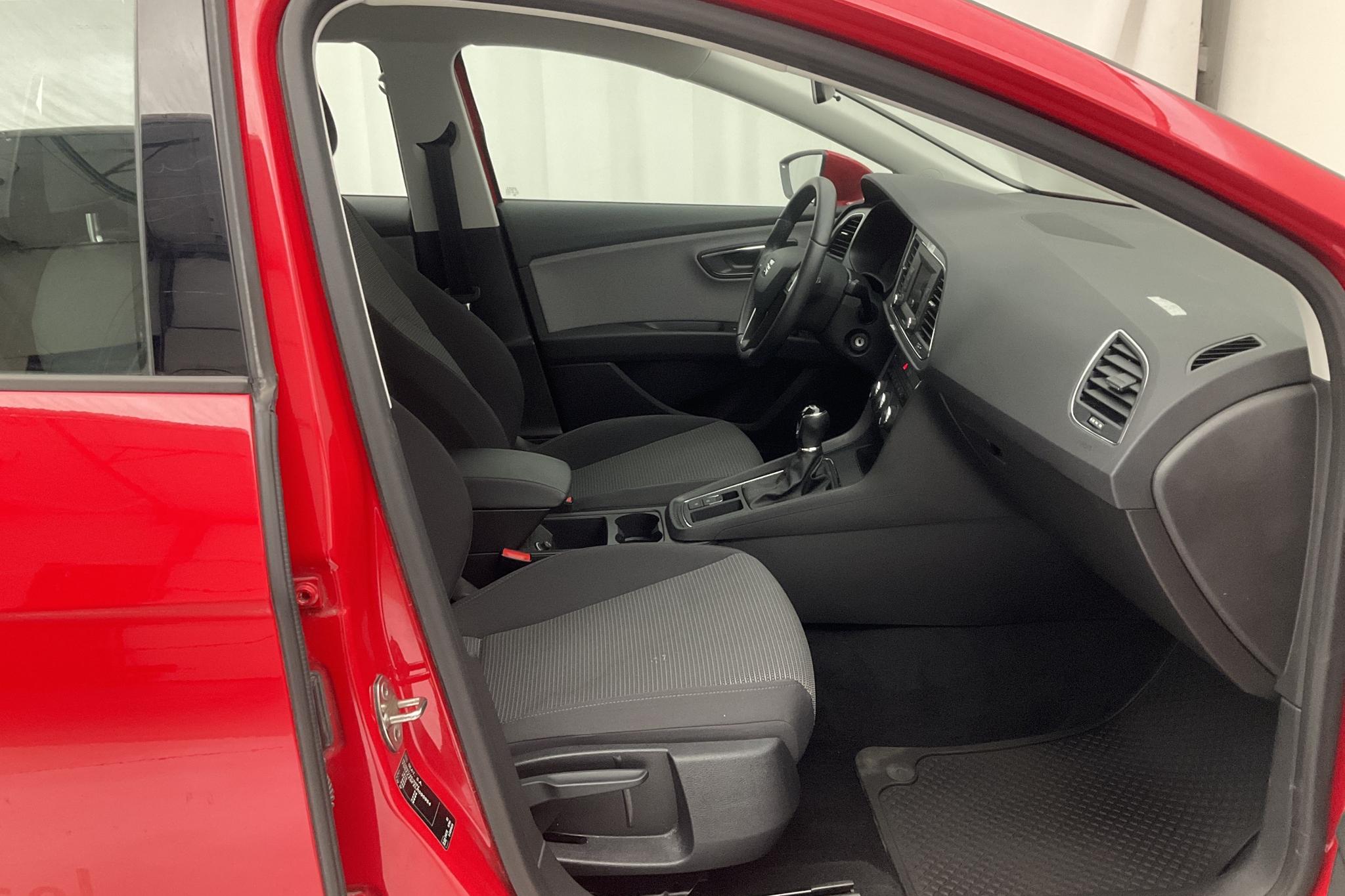 Seat Leon 1.6 TDI 5dr (115hk) - 2 400 mil - Manuell - röd - 2020