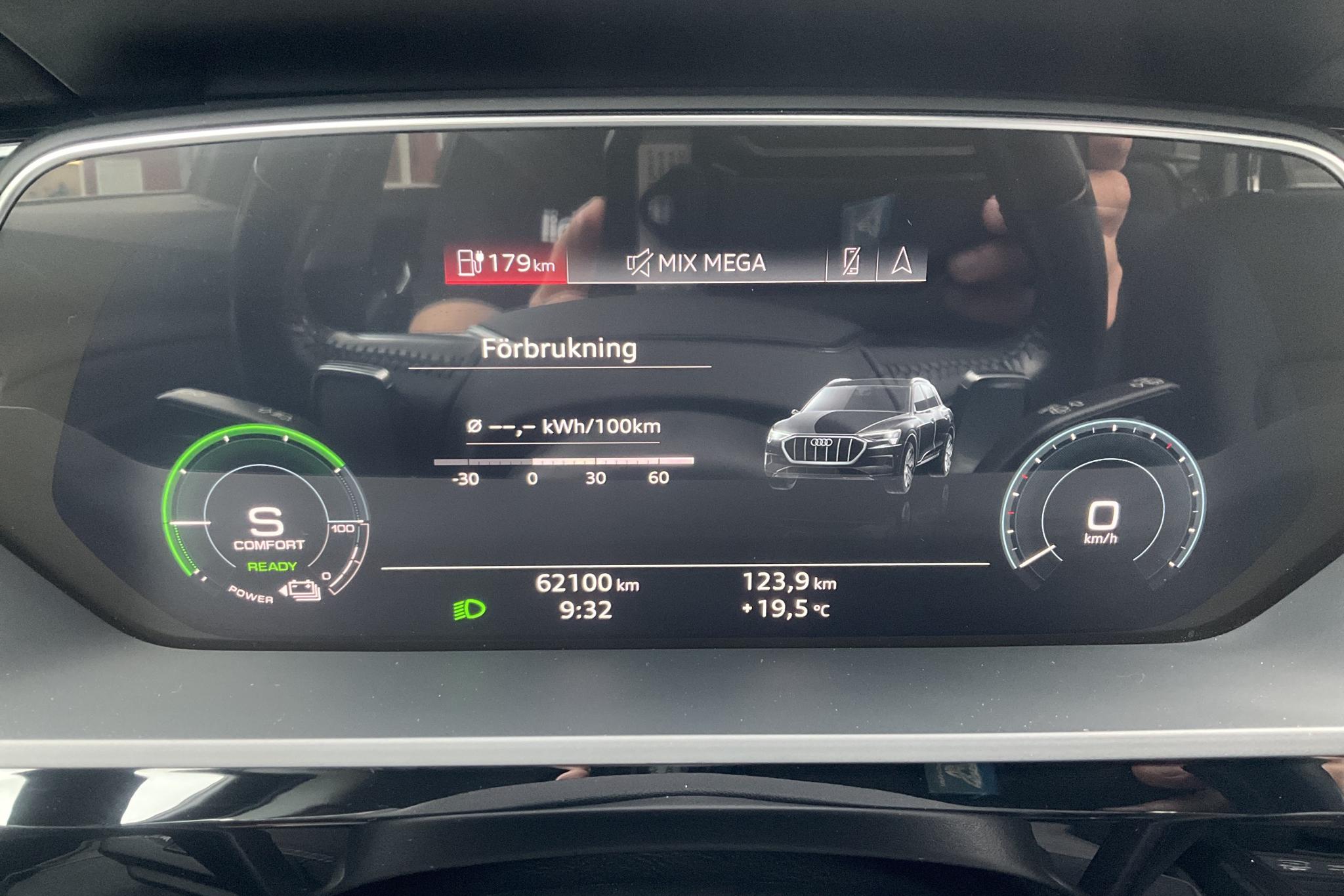 Audi e-tron 50 quattro 71 kWh (288hk) - 62 110 km - Automatic - gray - 2020