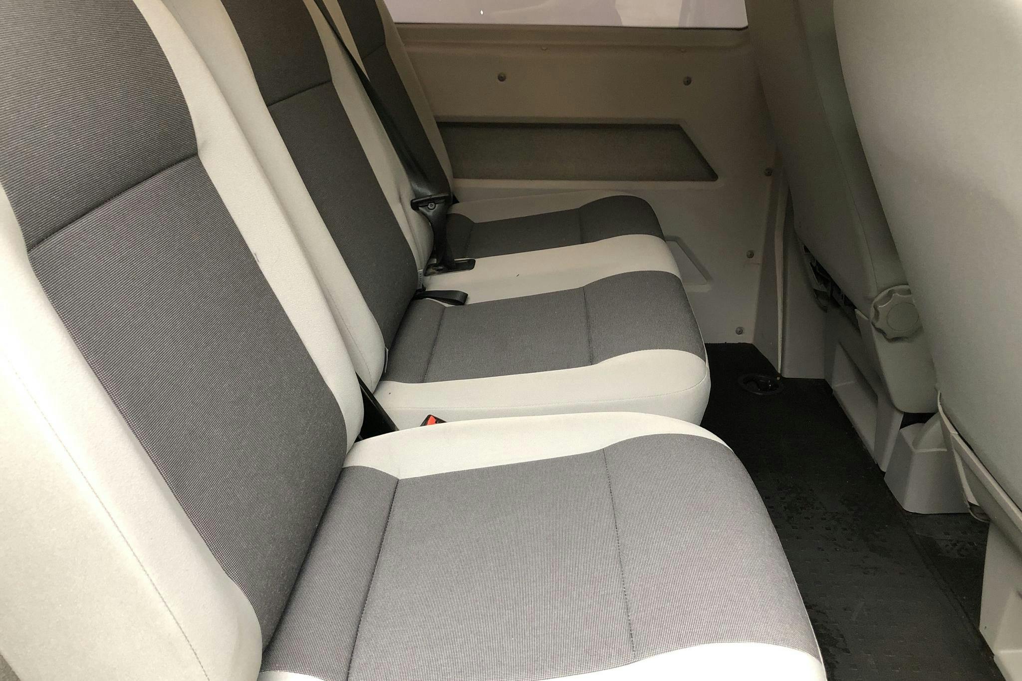 VW Transporter T5 2.0 TDI 4MOTION (140hk) - 260 280 km - Manual - white - 2014