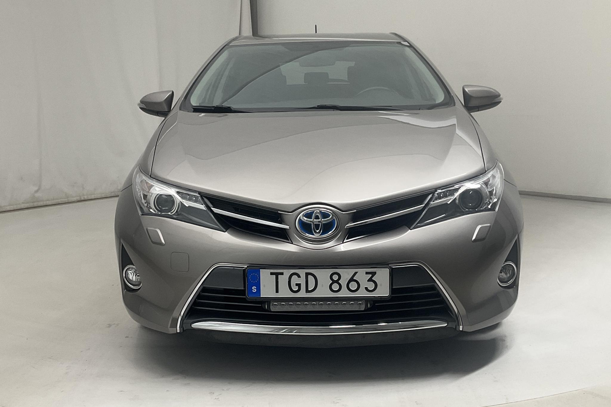 Toyota Auris 1.8 HSD 5dr (136hk) - 9 816 mil - Automat - brun - 2015