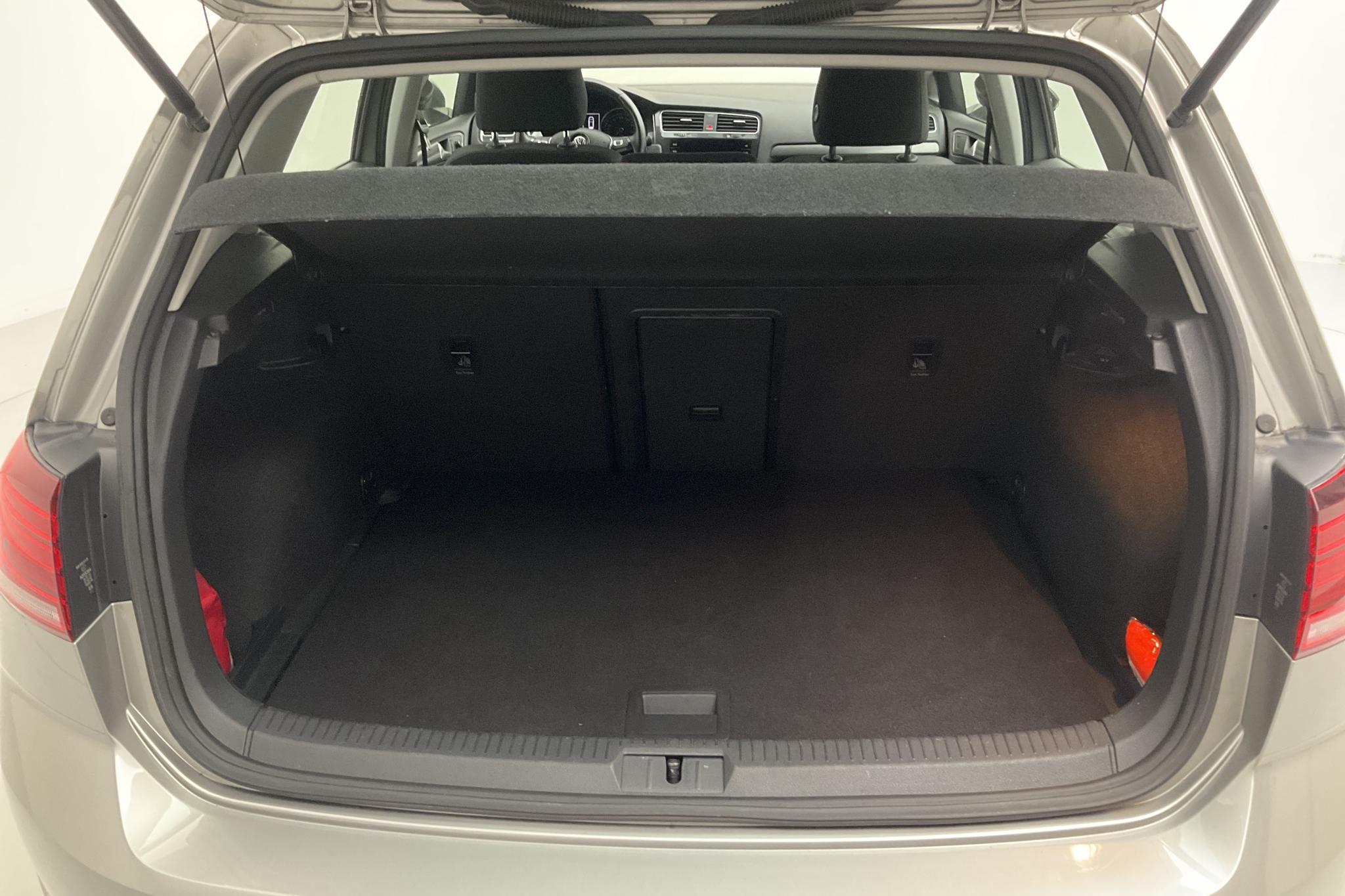 VW Golf VII 1.0 TSI 5dr (110hk) - 9 567 mil - Automat - silver - 2018