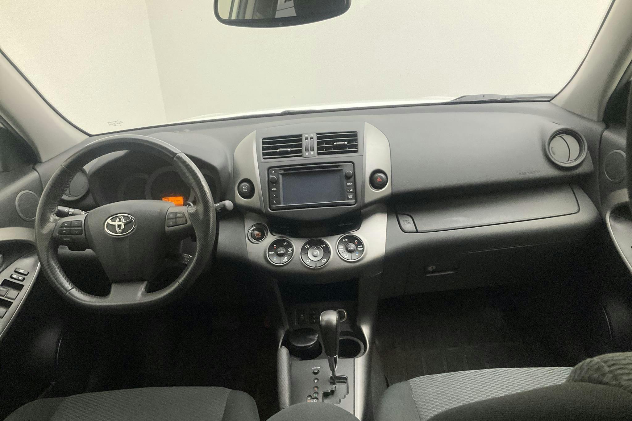Toyota RAV4 2.0 (158hk) - 86 820 km - Automatic - white - 2012