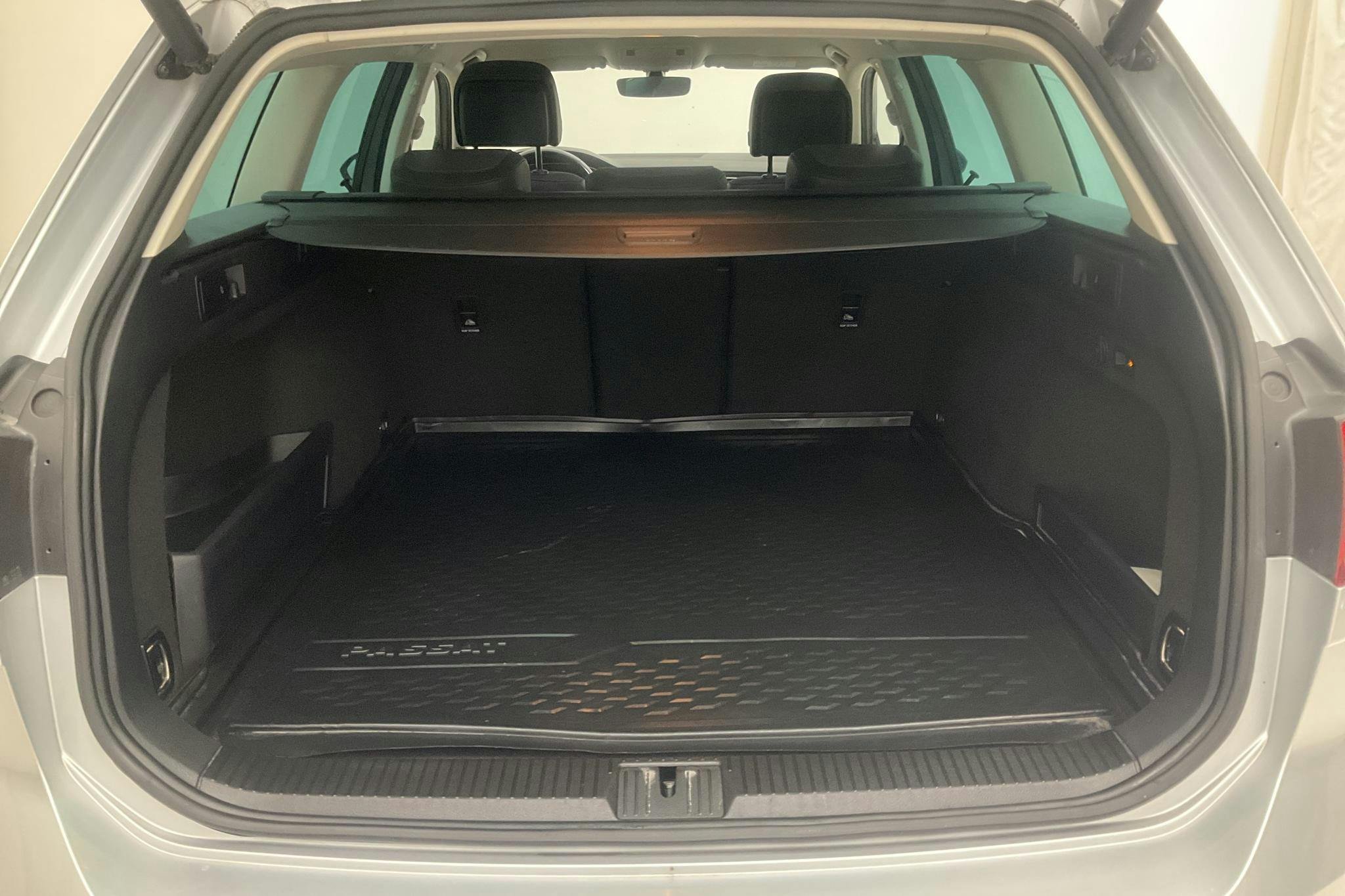 VW Passat Alltrack 2.0 TSI Sportscombi 4MOTION (220hk) - 168 870 km - Automatic - silver - 2016