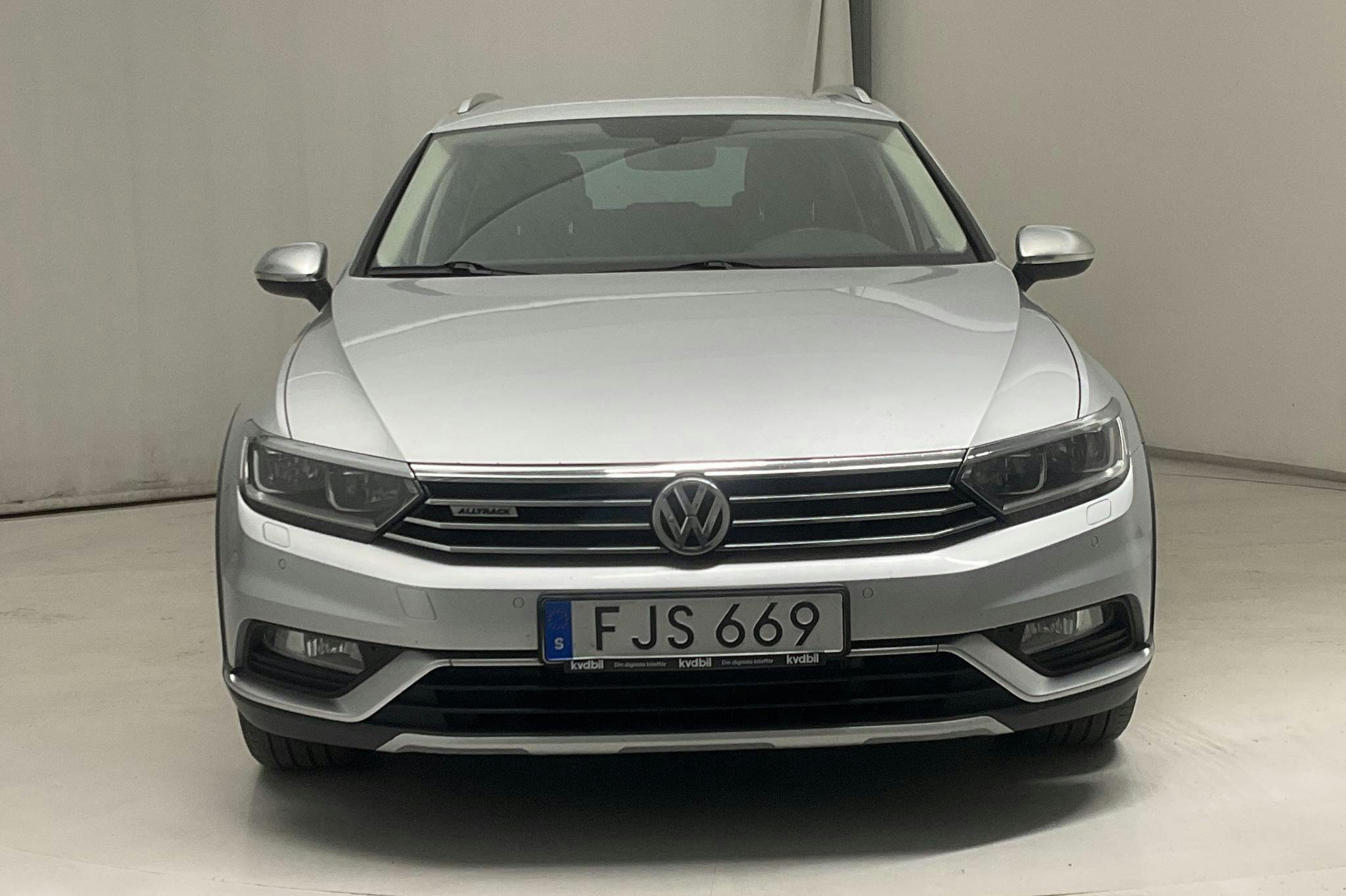 VW Passat Alltrack 2.0 TSI Sportscombi 4MOTION (220hk) - 168 870 km - Automatic - silver - 2016