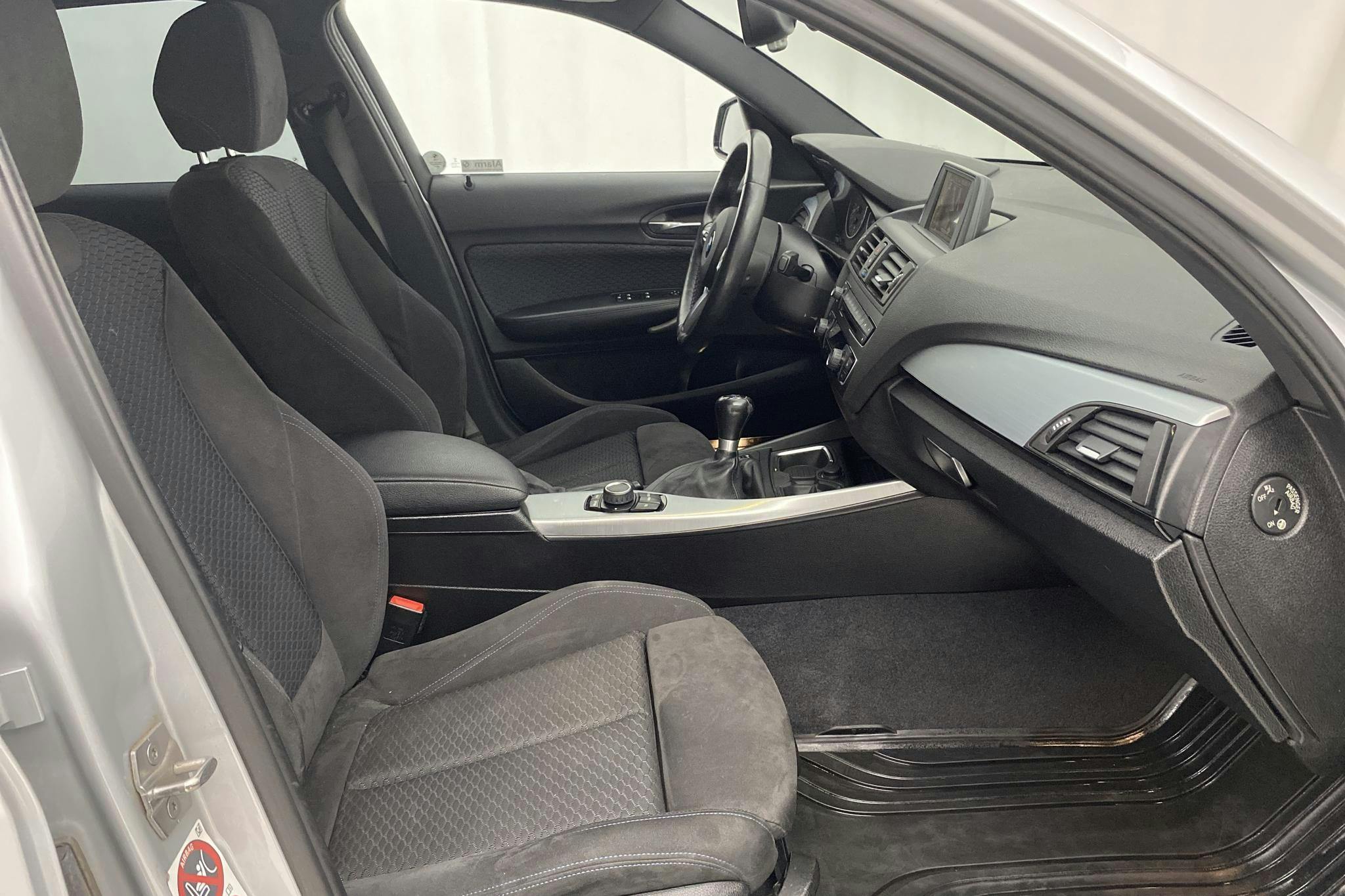 BMW 116i 5dr, F20 (136hk) - 96 410 km - Manual - silver - 2015