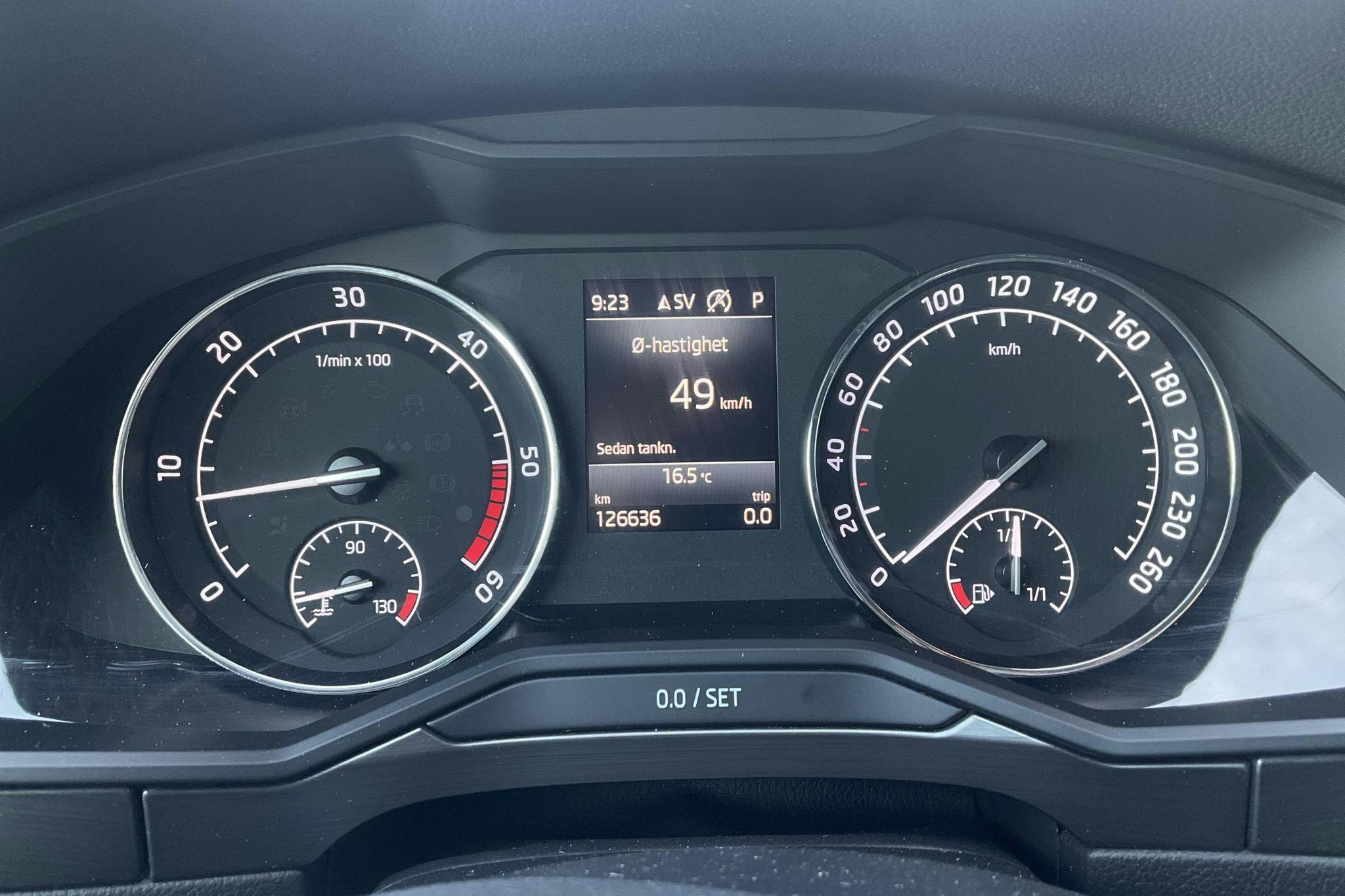 Skoda Superb 2.0 TDI 4x4 Kombi (190hk) - 12 664 mil - Automat - vit - 2018