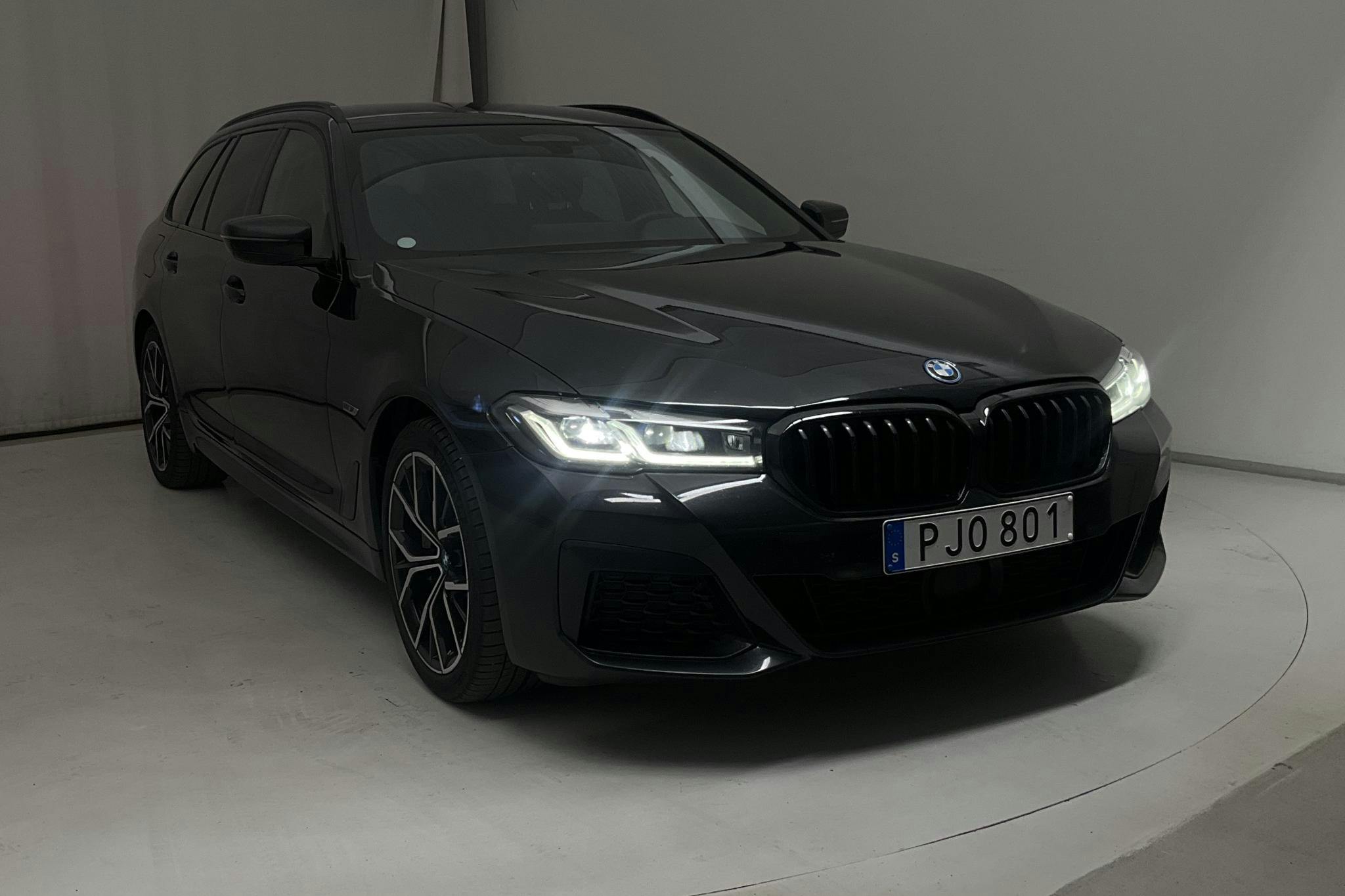 BMW 530e xDrive Touring, G31 12kWh LCI (292hk) - 11 644 mil - Automat - svart - 2022