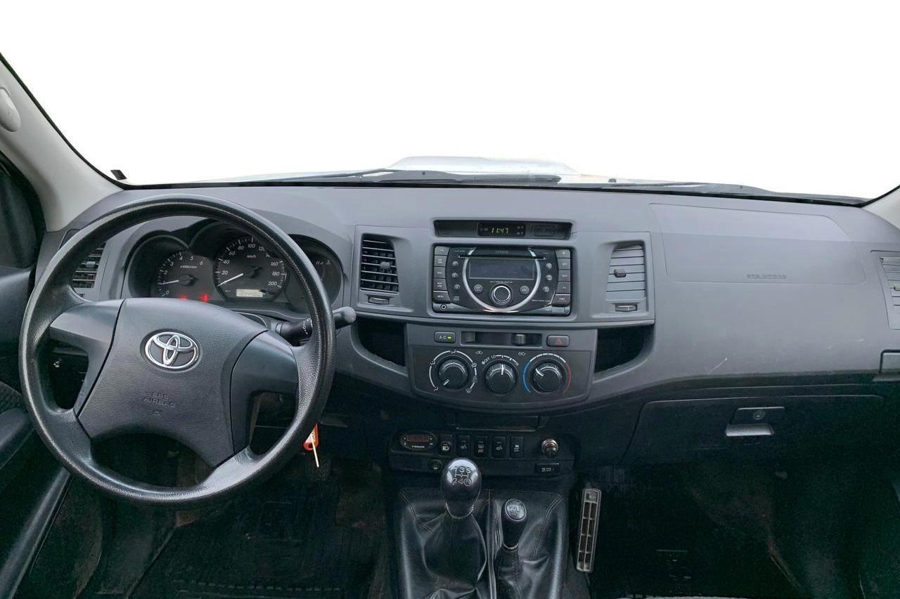 Toyota Hilux 2.5 D-4D 4WD (144hk) - 18 944 mil - Manuell - vit - 2015