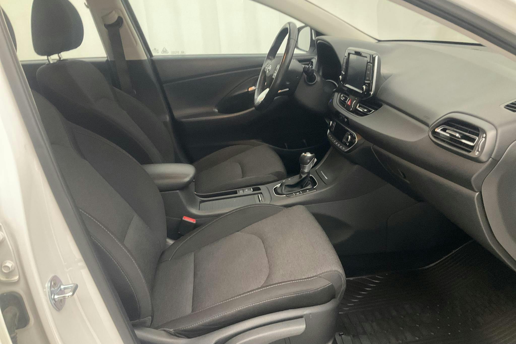 Hyundai i30 1.0 T-GDi Kombi (120hk) - 5 068 mil - Automat - vit - 2021