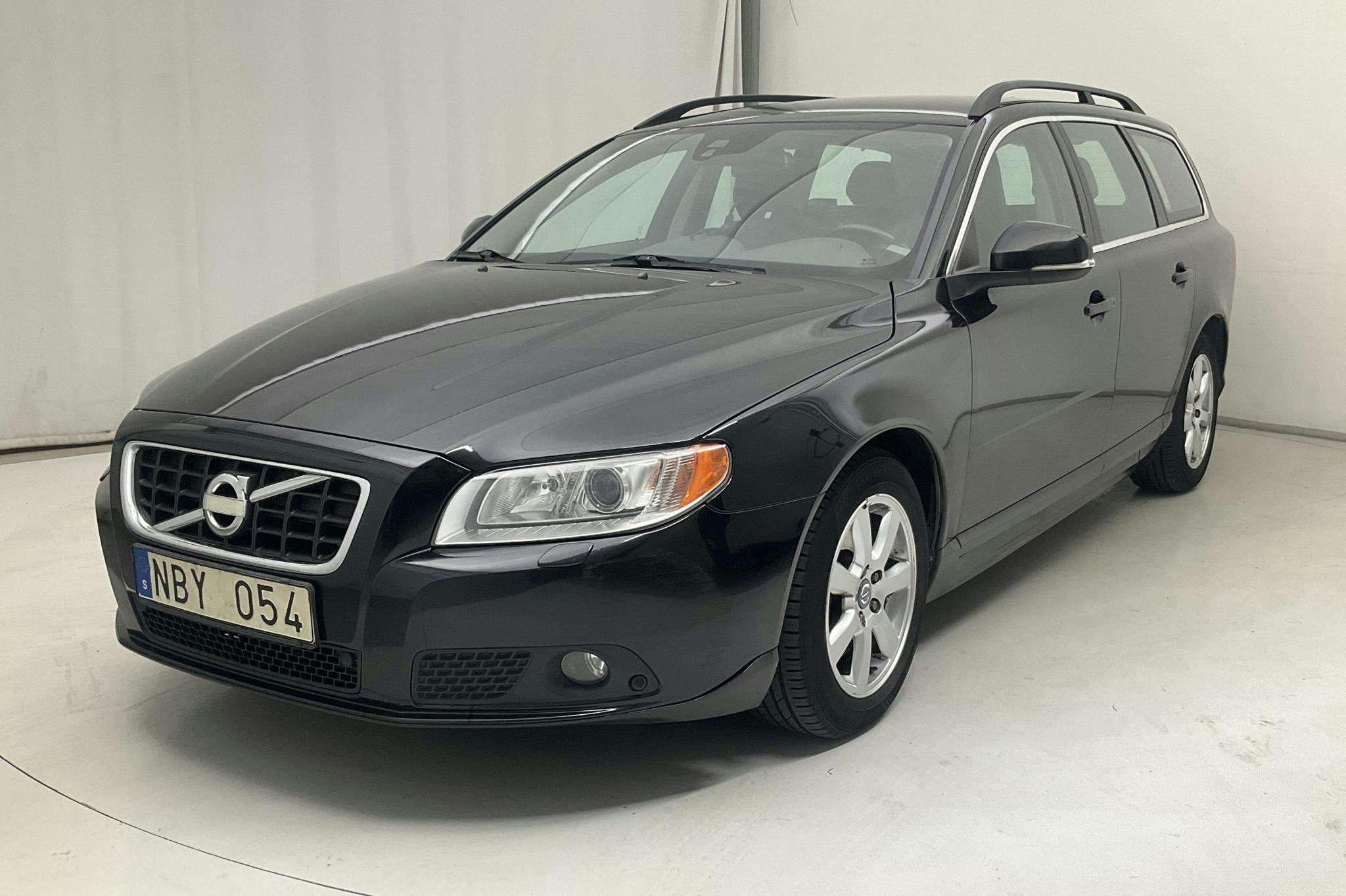 Volvo V70 II D2 (115hk) - 152 860 km - Manual - black - 2013