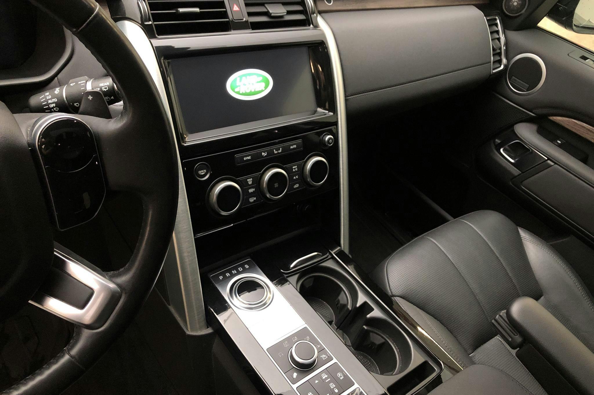 Land Rover Discovery 3.0L Diesel (306hk) - 7 087 mil - Automat - svart - 2019