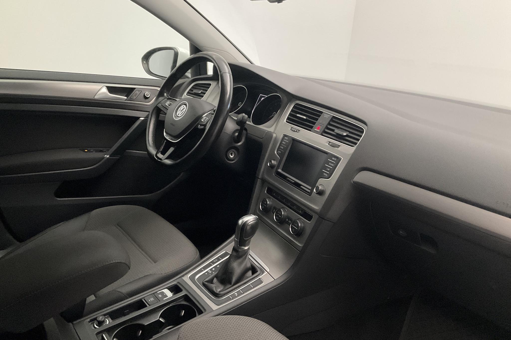 VW Golf VII 1.6 TDI BlueMotion Sportscombi (110hk) - 113 120 km - Automatic - white - 2016