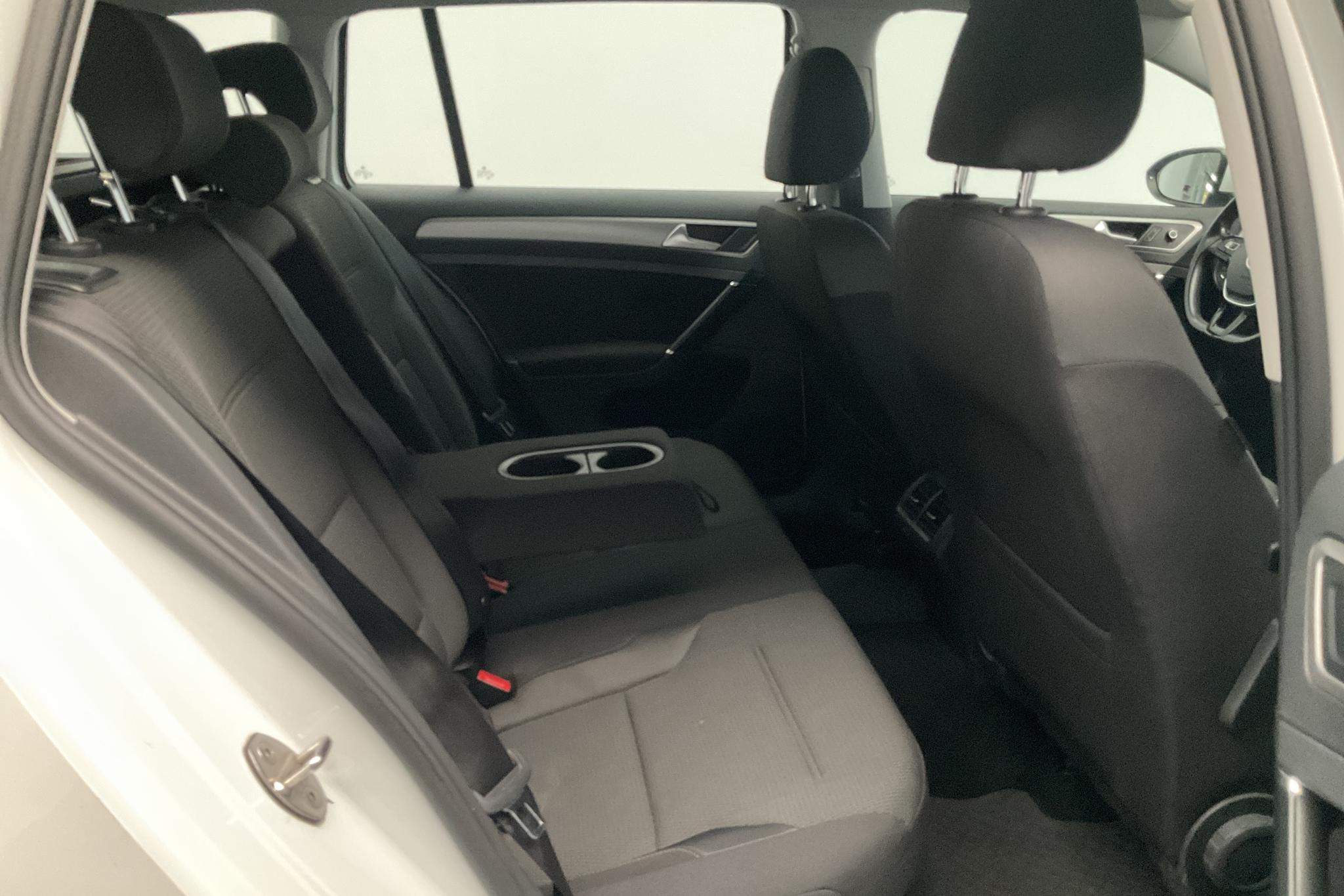 VW Golf VII 1.6 TDI BlueMotion Sportscombi (110hk) - 11 312 mil - Automat - vit - 2016