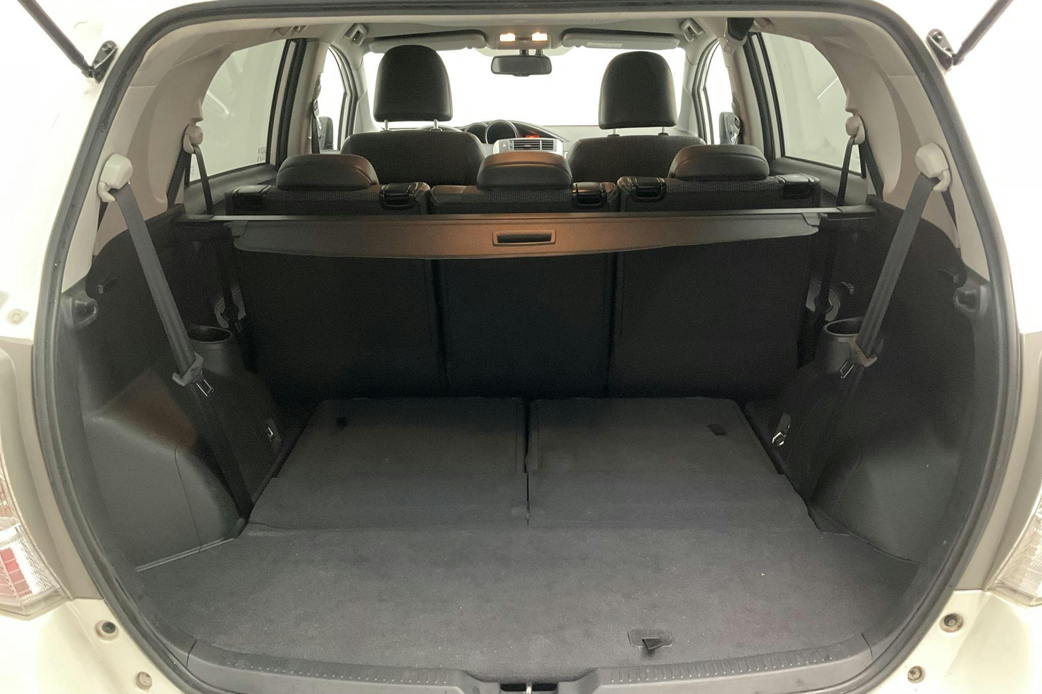 Toyota Verso VVT-i 1.8 (147hk) - 20 069 mil - Automat - vit - 2015
