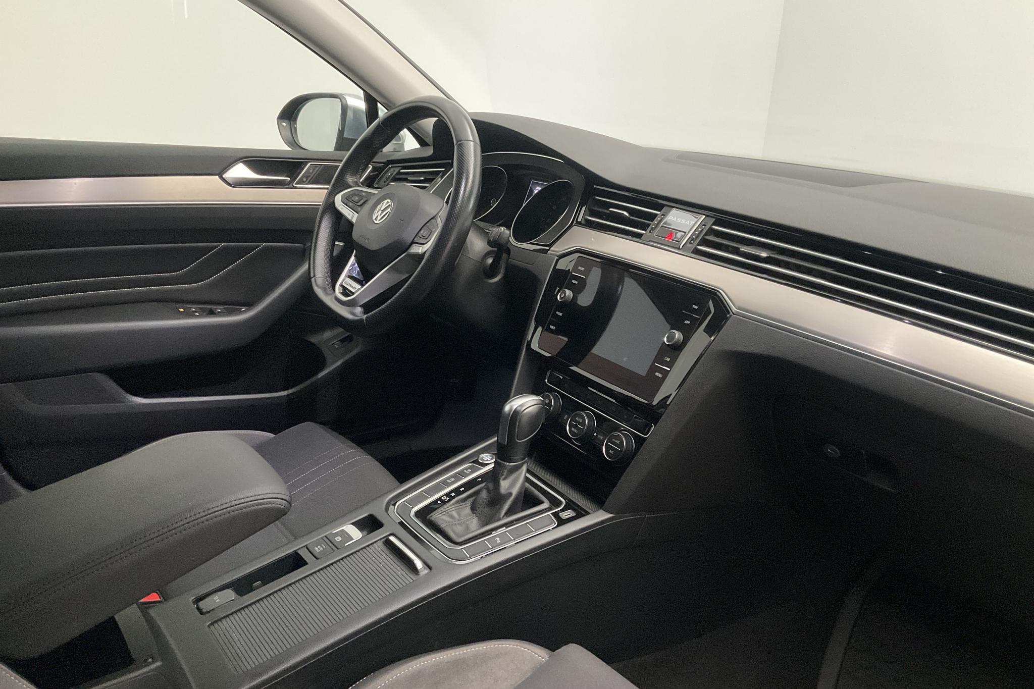 VW Passat 2.0 TDI Sportscombi 4MOTION (190hk) - 6 647 mil - Automat - svart - 2020