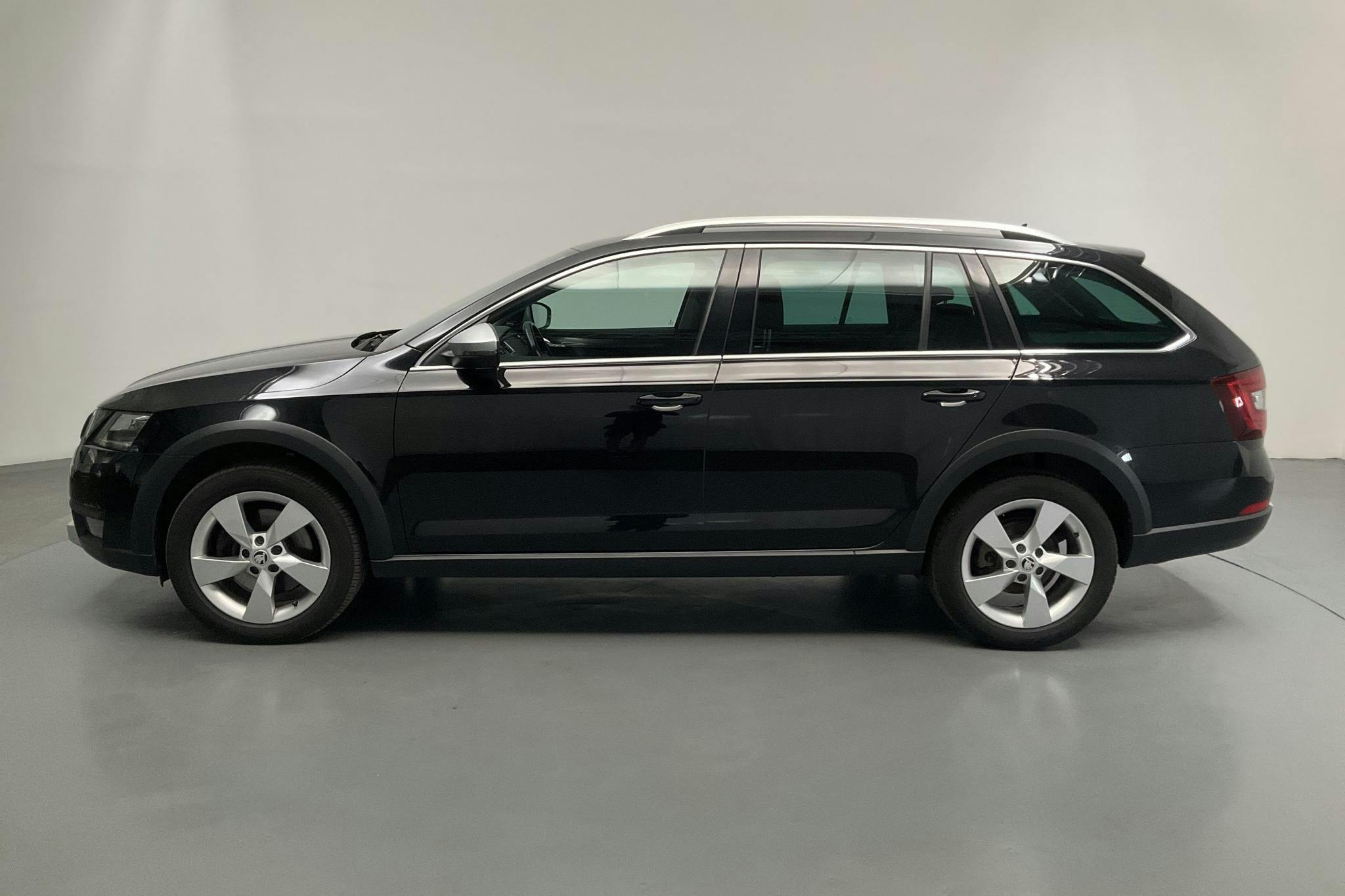 Skoda Octavia Scout II 2.0 TDI 4X4 (184hk) - 44 260 km - Automatic - black - 2020