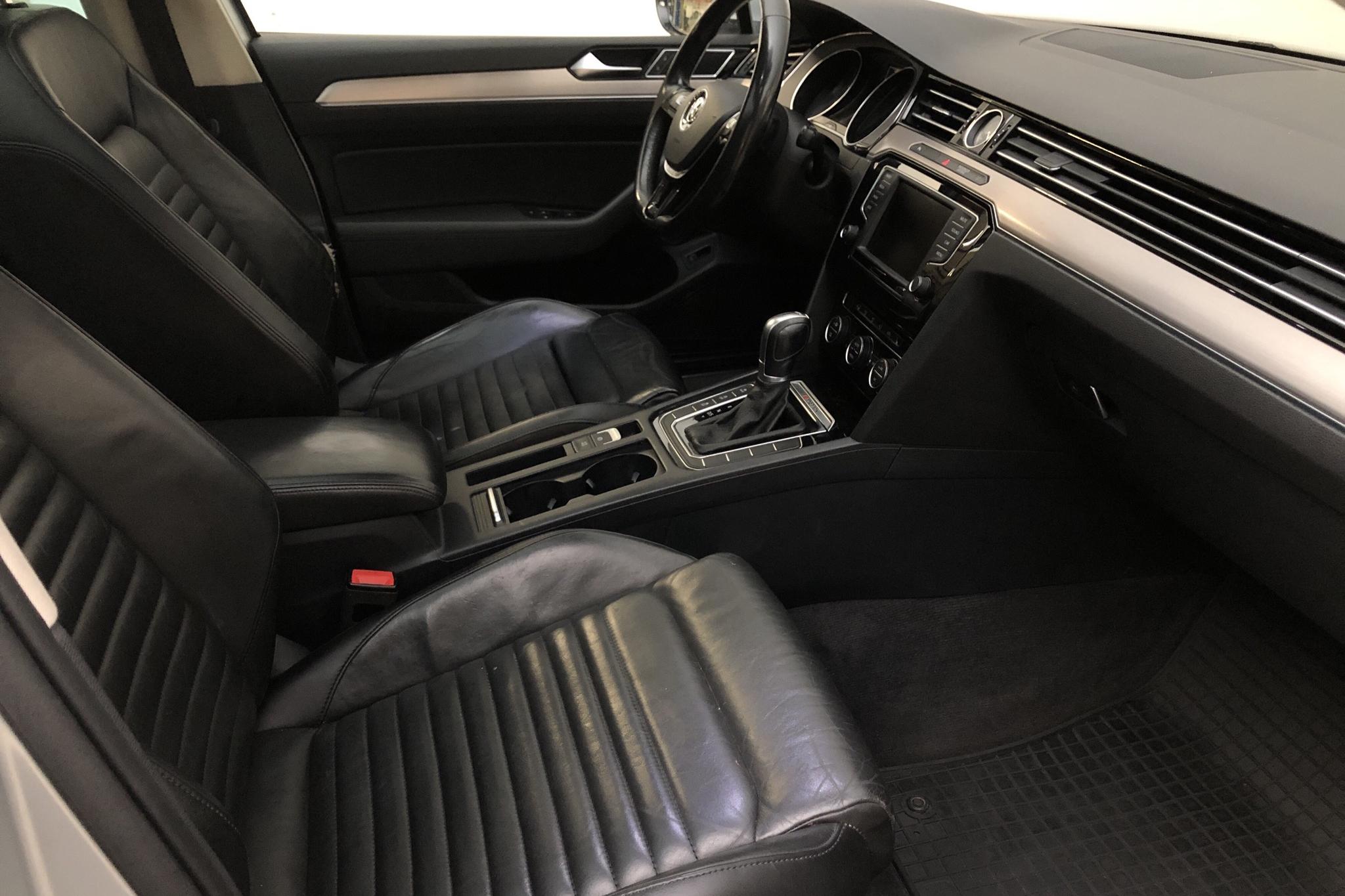 VW Passat 2.0 TDI Sportscombi 4MOTION (190hk) - 197 060 km - Automatic - silver - 2015