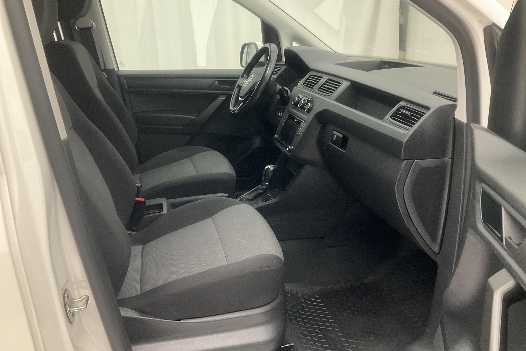 VW Caddy 2.0 TDI Skåp (102hk) - 10 373 mil - Automat - vit - 2020