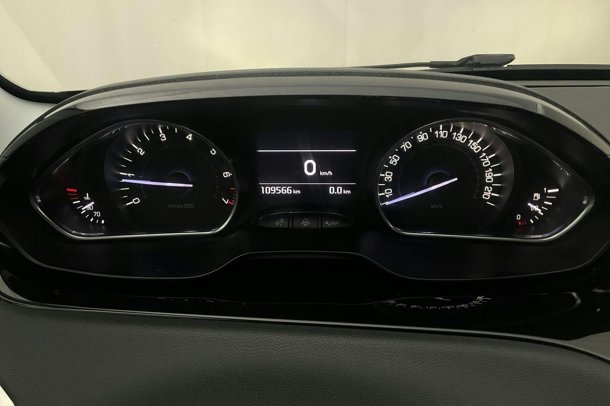 Peugeot 208 1.6 VTi 5dr (120hk) - 109 570 km - Manual - black - 2015