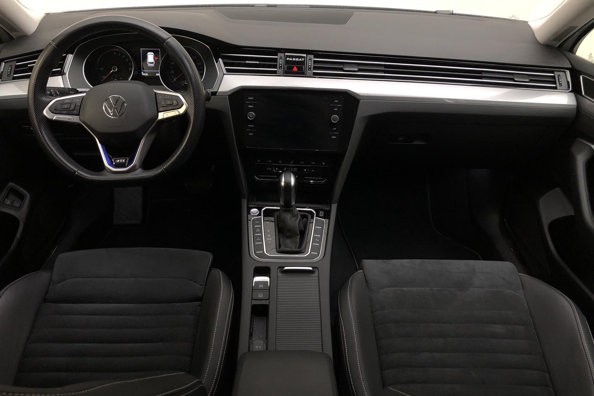 VW Passat 1.4 GTE Sportscombi (218hk) - 7 651 mil - Automat - vit - 2021