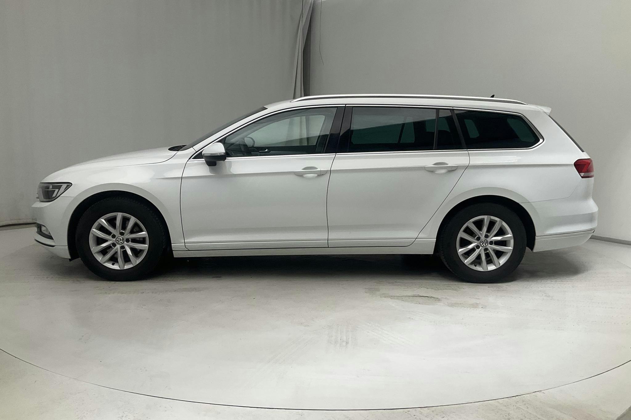 VW Passat 1.4 TSI Sportscombi (150hk) - 6 425 mil - Manuell - vit - 2018