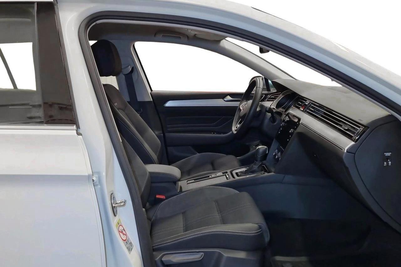 VW Passat Alltrack 2.0 TDI Sportscombi 4MOTION (190hk) - 4 217 mil - Automat - vit - 2020