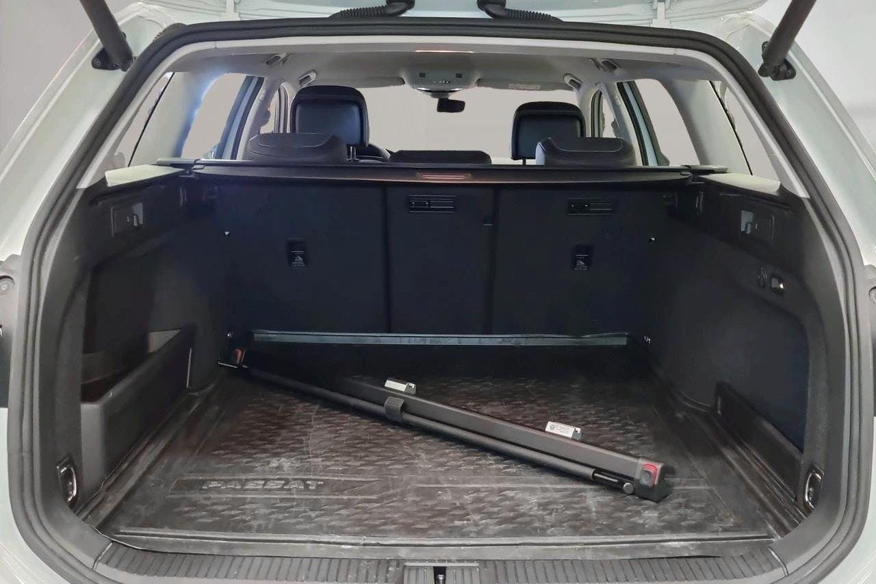VW Passat Alltrack 2.0 TDI Sportscombi 4MOTION (190hk) - 4 652 mil - Automat - vit - 2020