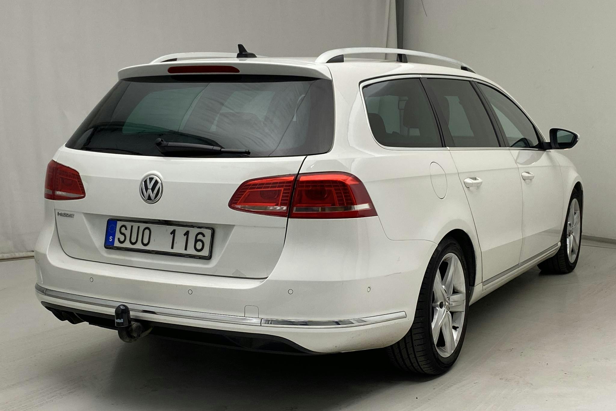VW Passat 2.0 TDI BlueMotion Technology Variant (170hk) - 263 090 km - Automatic - white - 2012