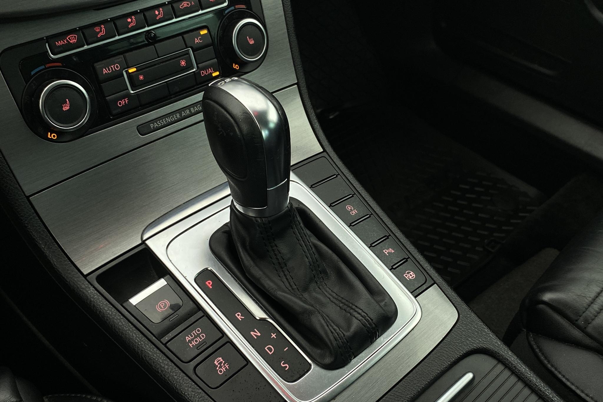VW Passat 2.0 TDI BlueMotion Technology Variant (170hk) - 26 309 mil - Automat - vit - 2012