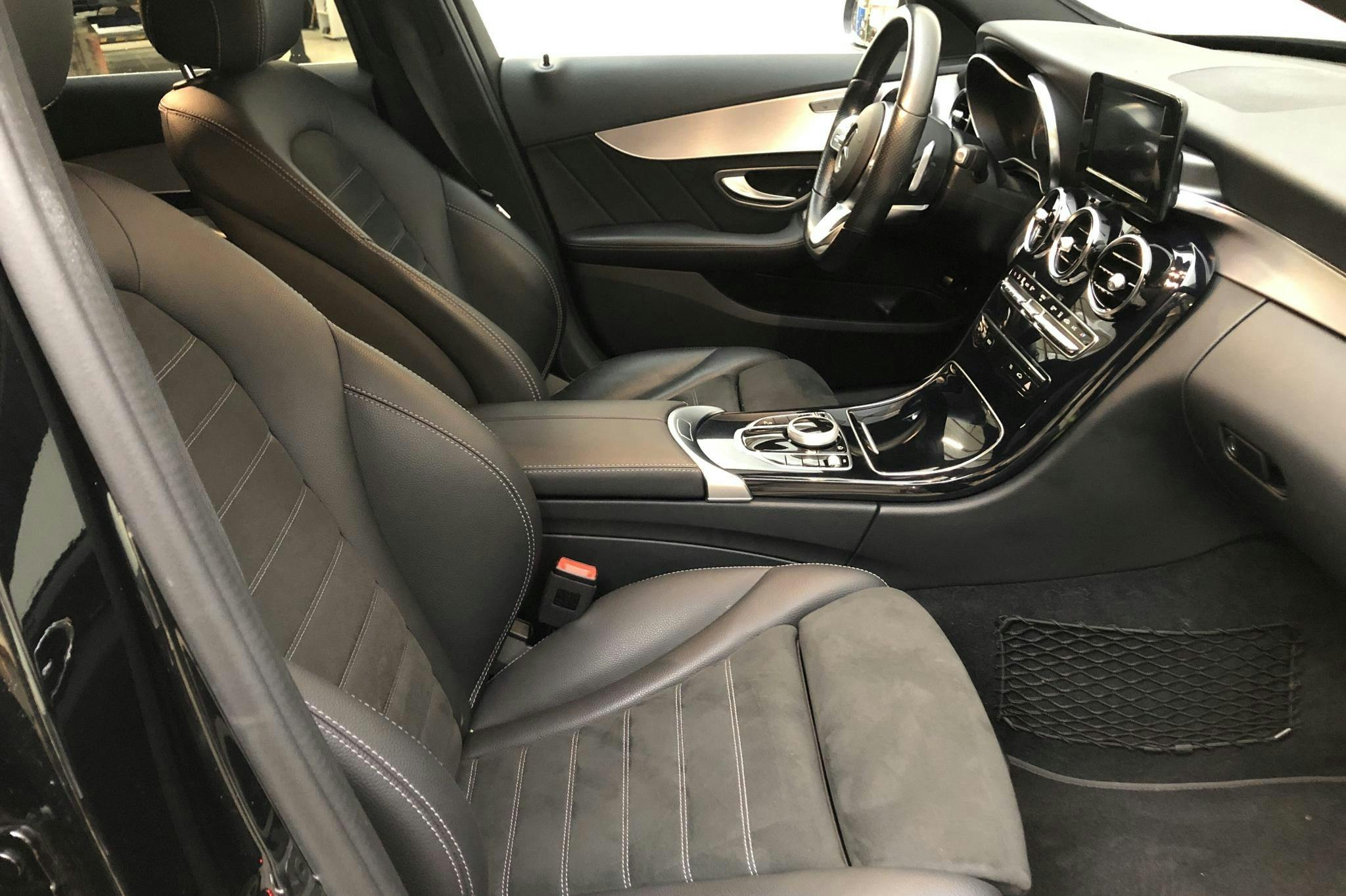 Mercedes C 300 e Kombi S205 (320hk) - 56 690 km - Automatic - black - 2020
