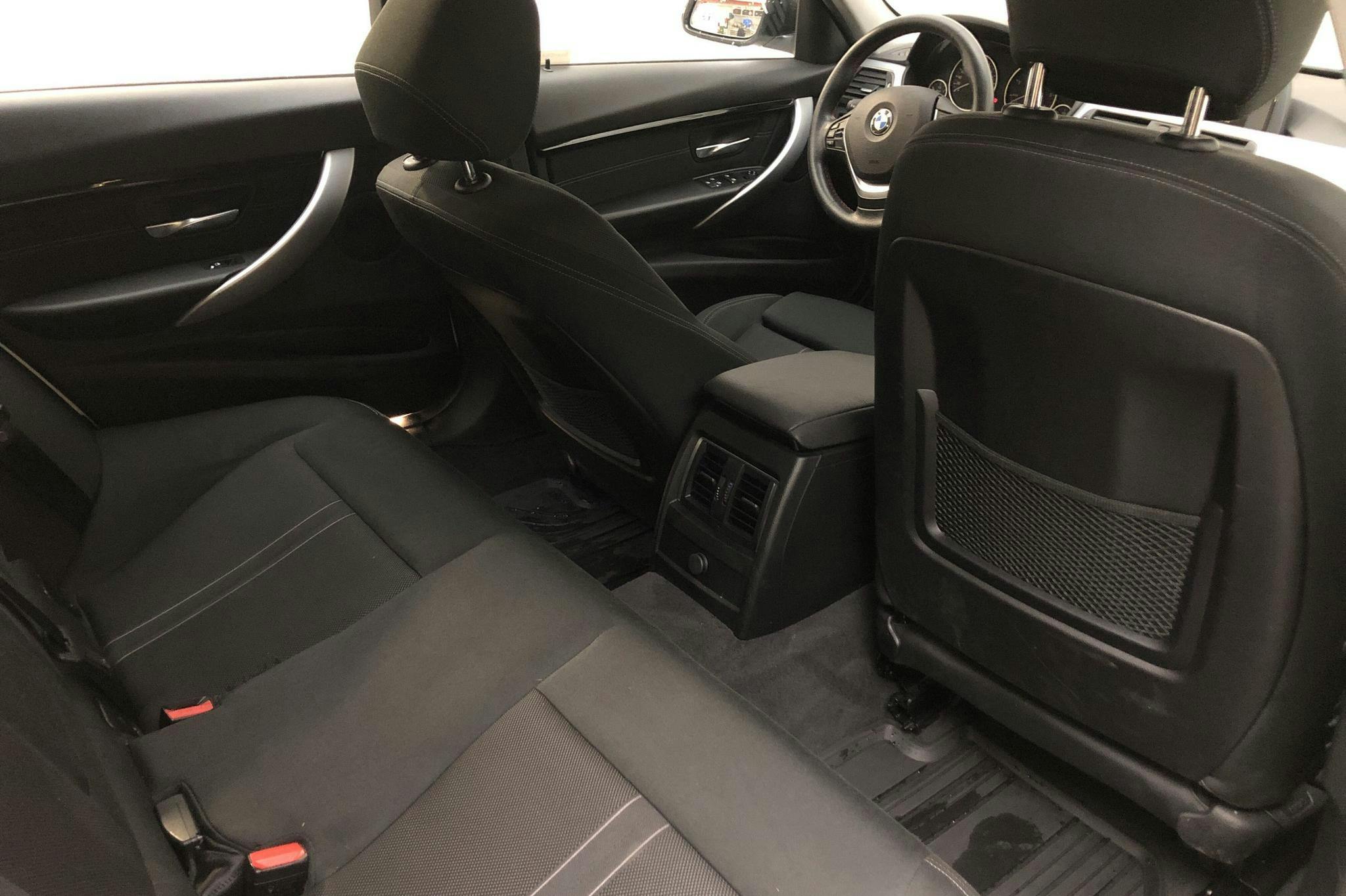 BMW 318d xDrive Touring, F31 (150hk) - 18 538 mil - Manuell - vit - 2016