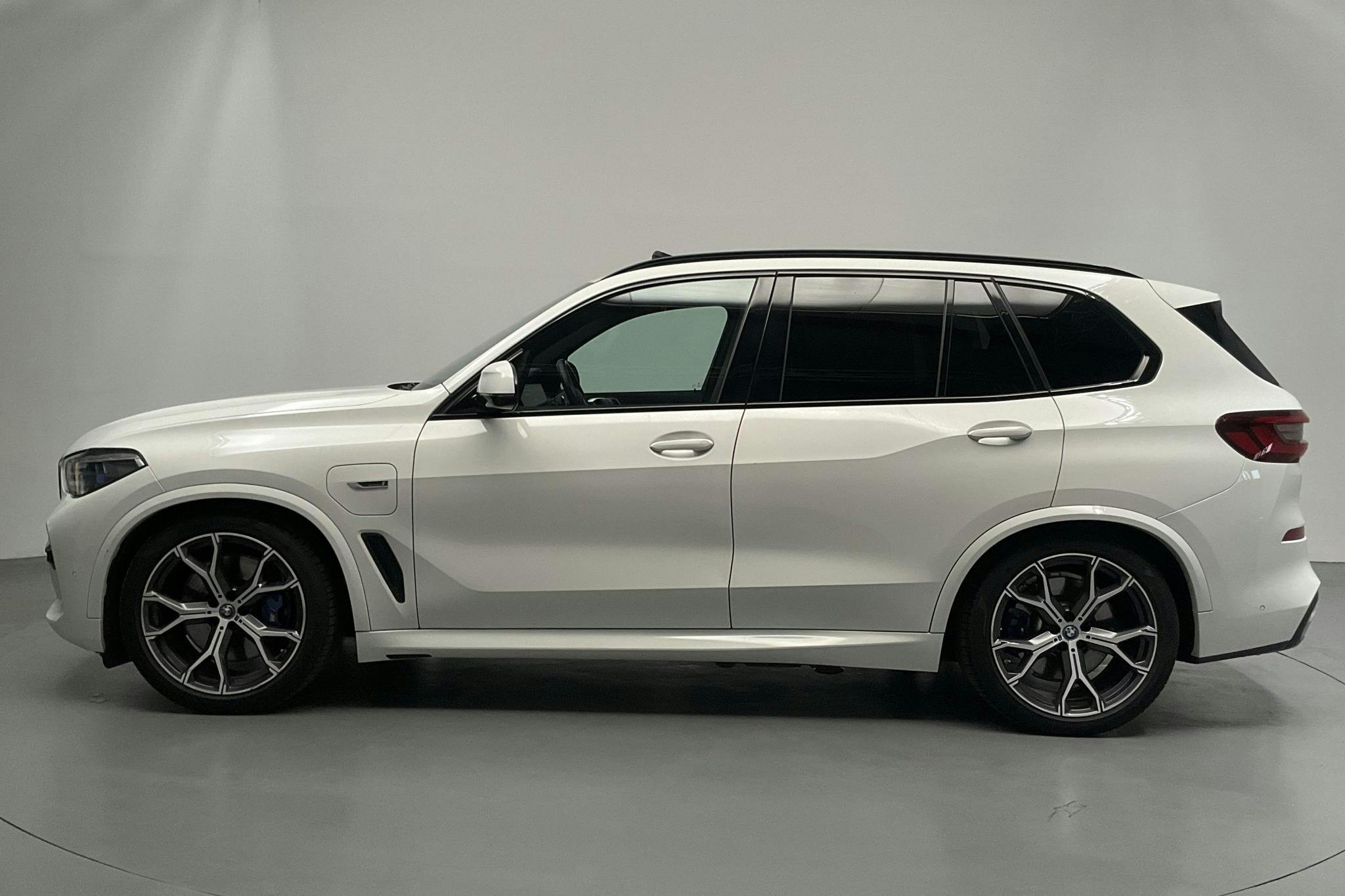 BMW X5 xDrive45e, G05 (394hk) - 2 255 mil - Automat - vit - 2022