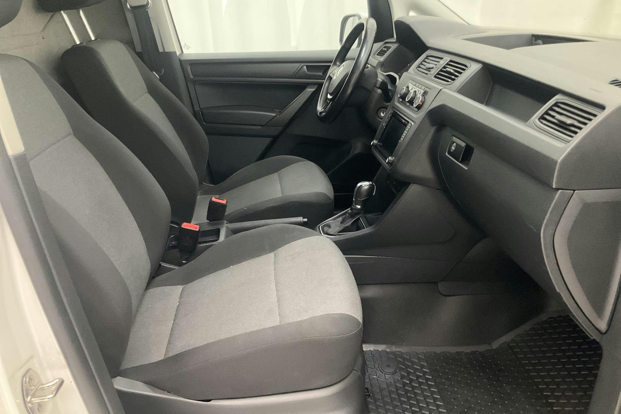 VW Caddy 2.0 TDI Skåp (102hk) - 5 534 mil - Automat - vit - 2020