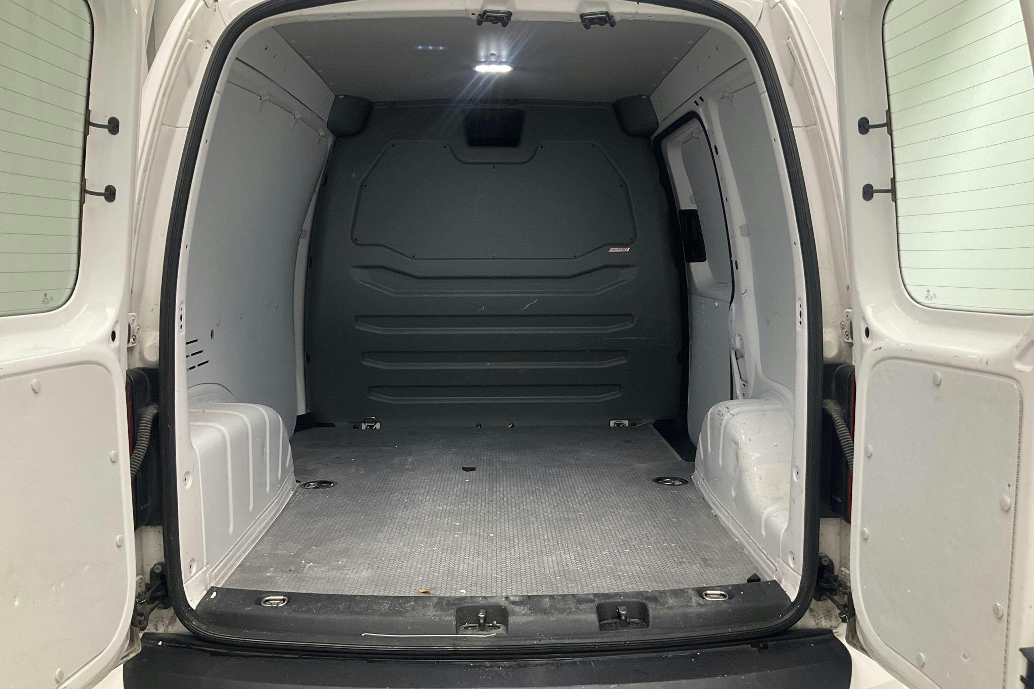 VW Caddy 2.0 TDI Skåp (102hk) - 5 534 mil - Automat - vit - 2020