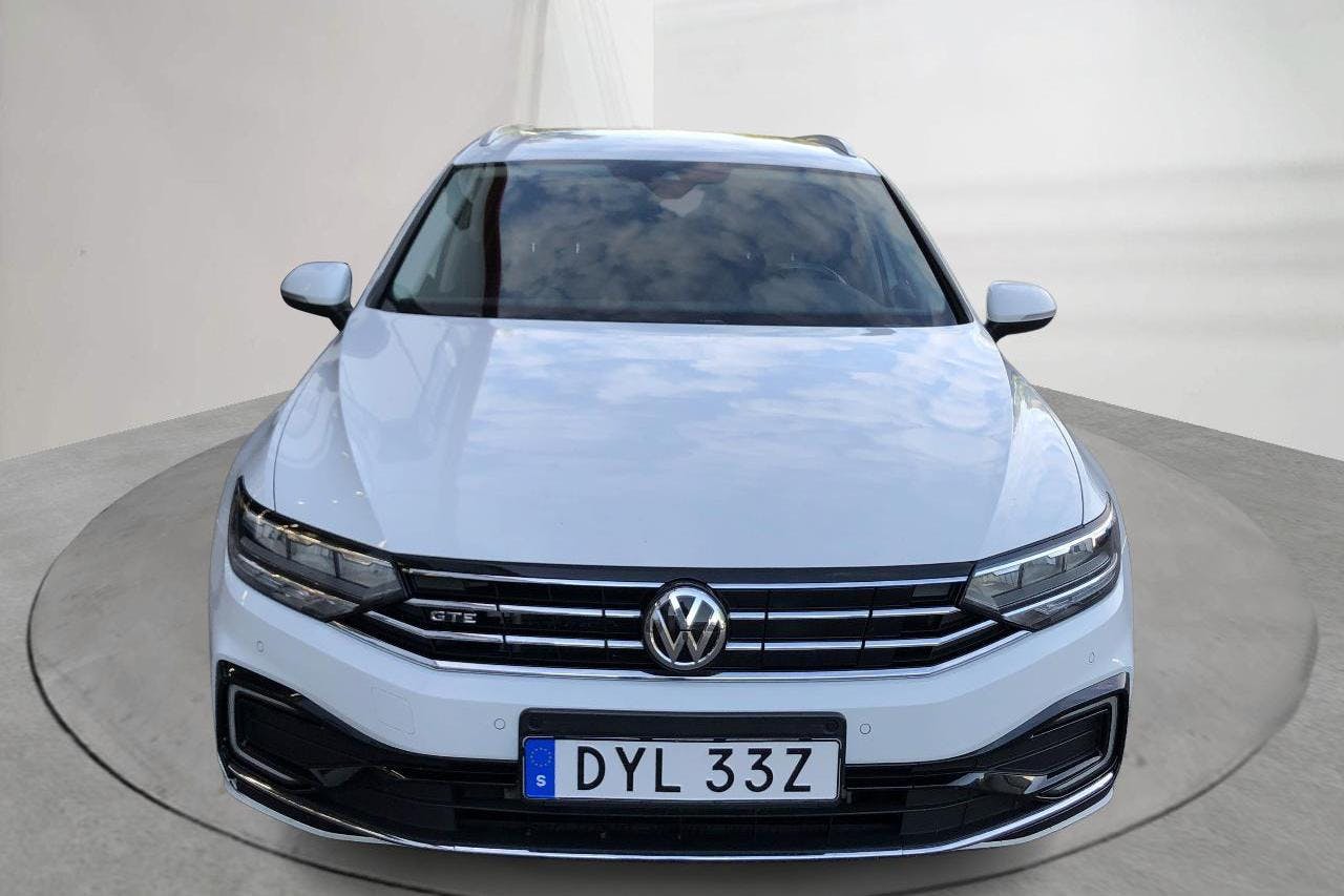 VW Passat 1.4 GTE Sportscombi (218hk) - 12 545 mil - Automat - vit - 2020