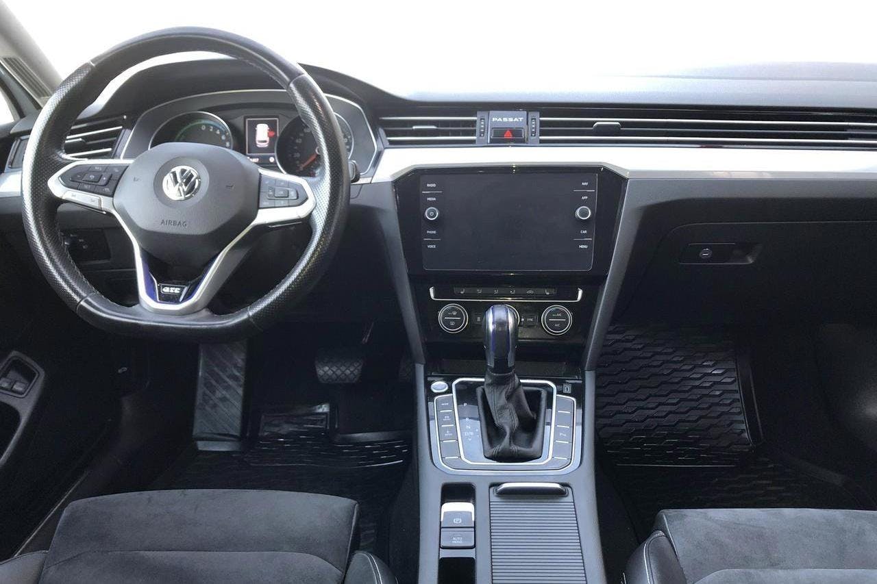 VW Passat 1.4 GTE Sportscombi (218hk) - 12 545 mil - Automat - vit - 2020