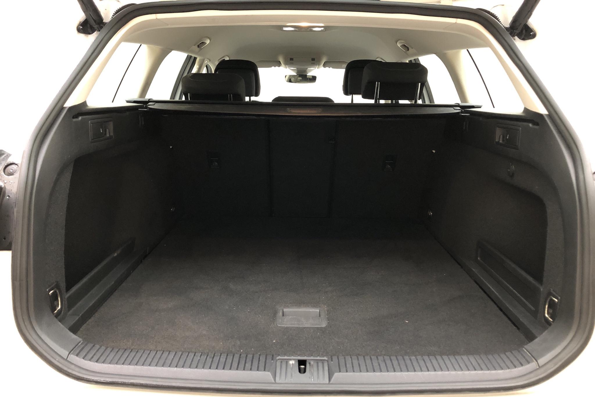 VW Passat 1.4 TSI Sportscombi (150hk) - 7 413 mil - Automat - vit - 2018