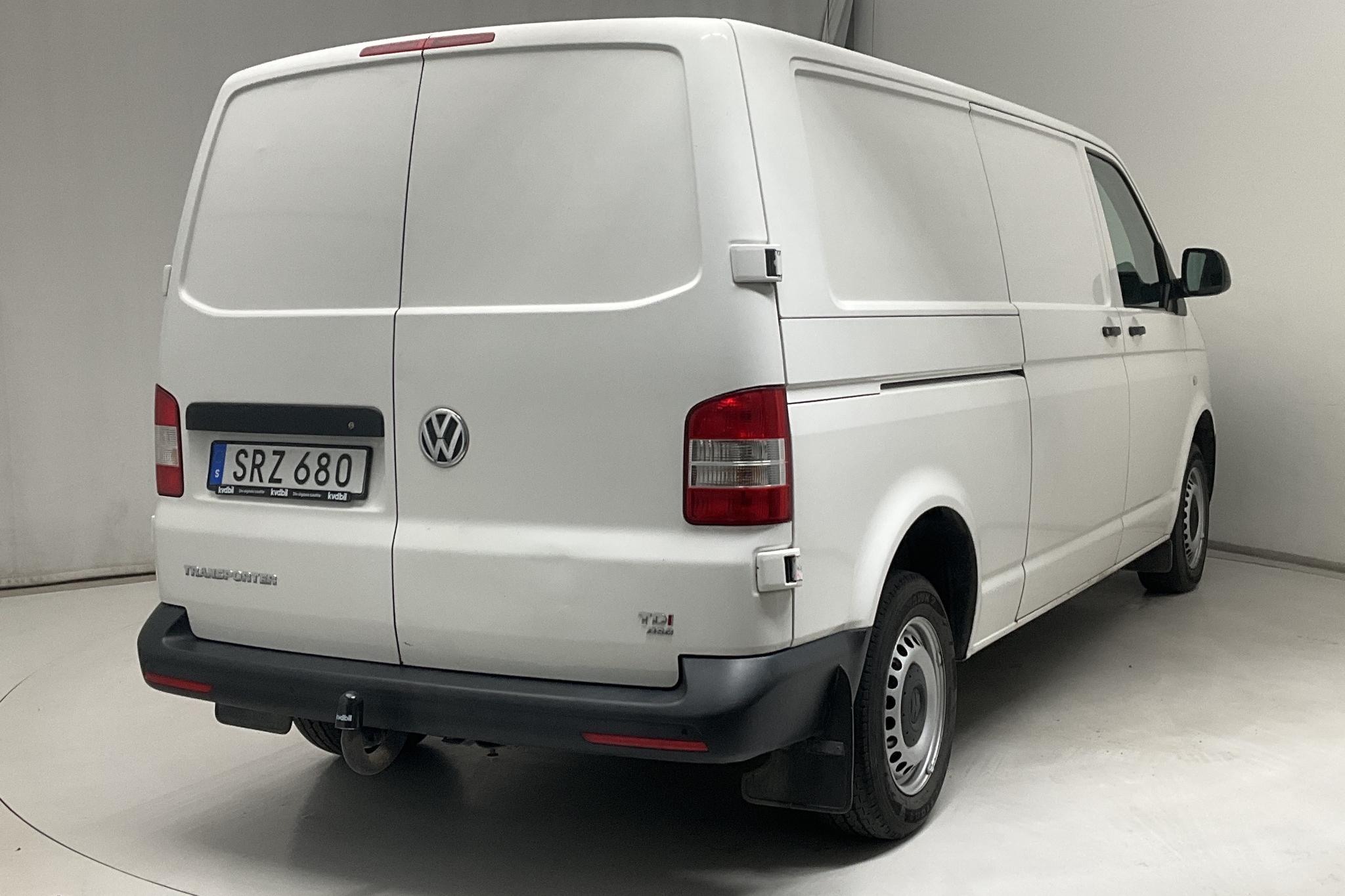 VW Transporter T5 2.0 TDI (140hk) - 211 660 km - Automatic - white - 2014