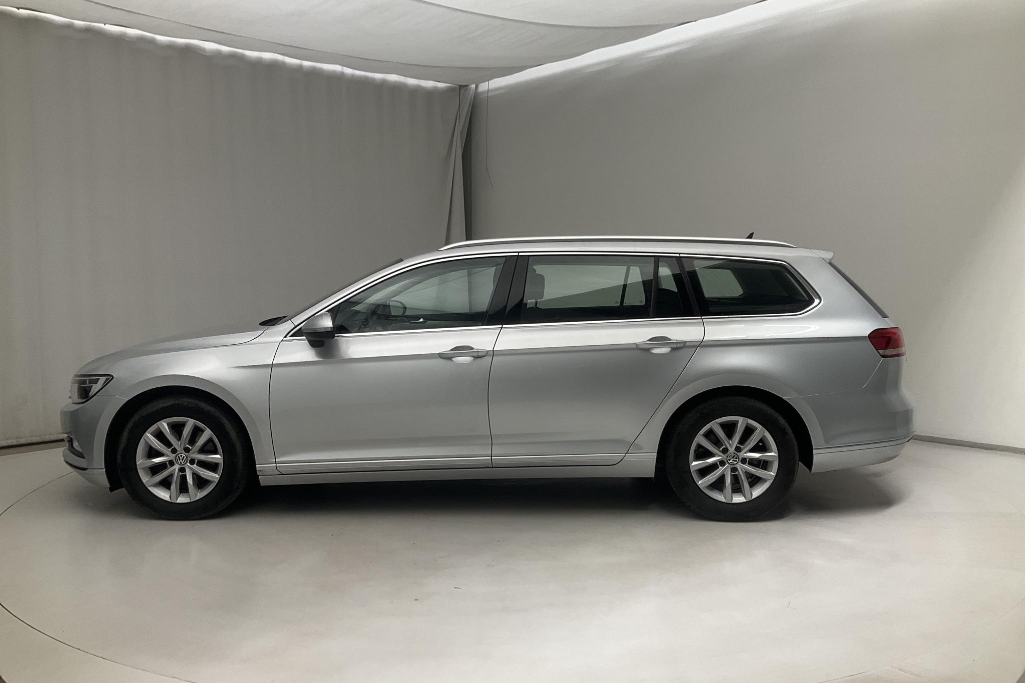 VW Passat 1.5 TSI Sportscombi (150hk) - 8 773 mil - Automat - silver - 2019