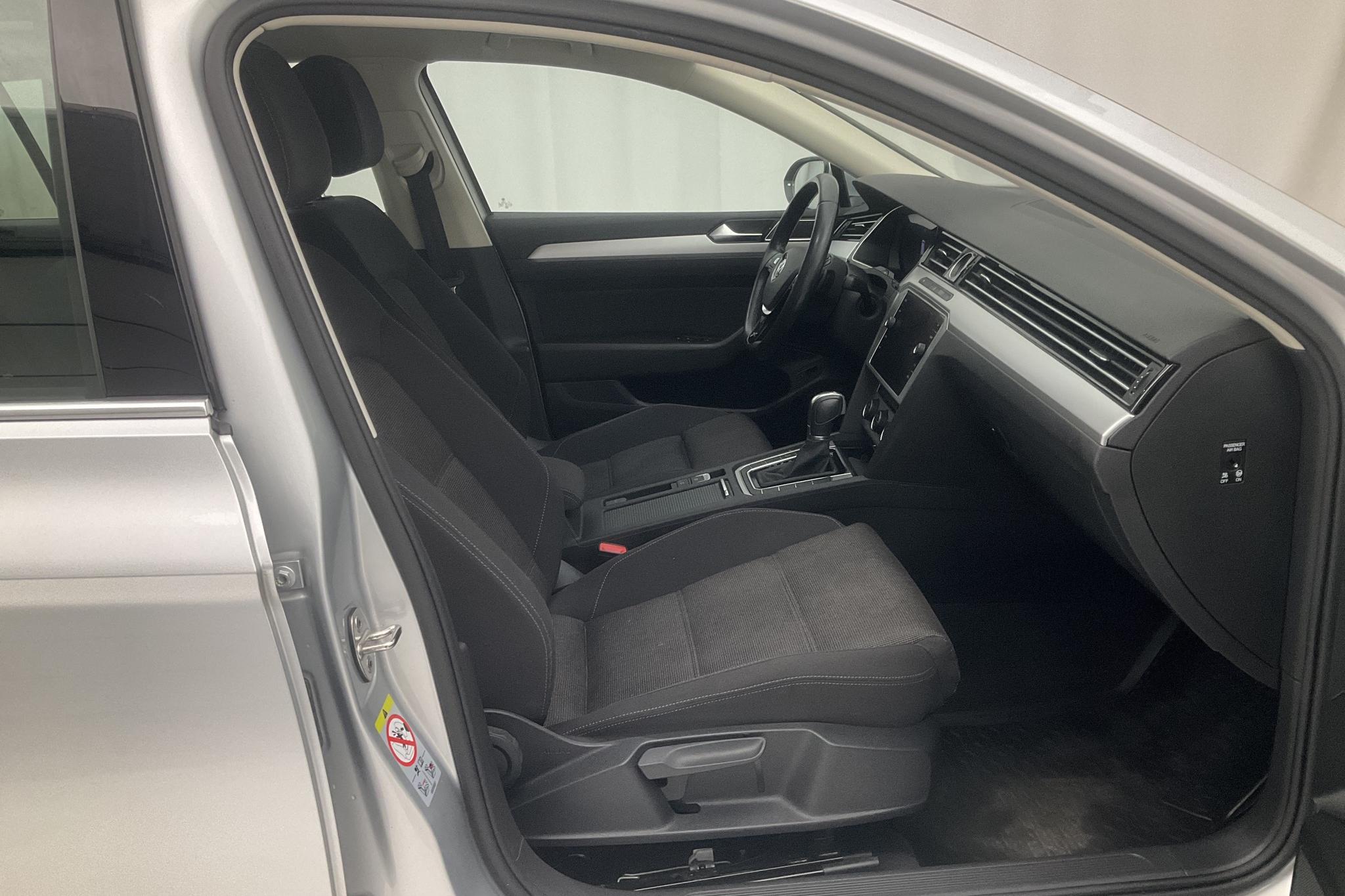 VW Passat 1.5 TSI Sportscombi (150hk) - 8 773 mil - Automat - silver - 2019