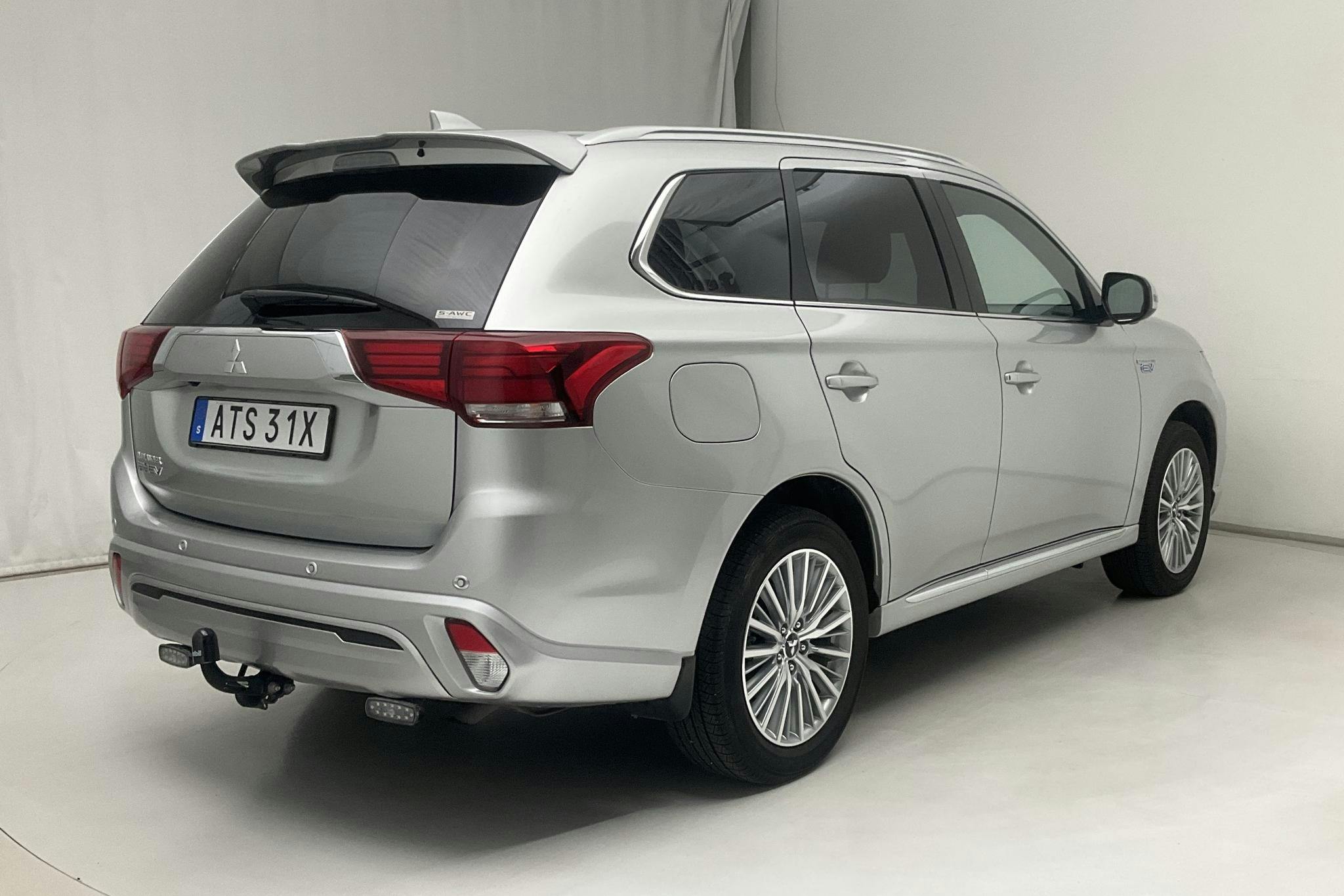 Mitsubishi Outlander 2.4 Plug-in Hybrid 4WD (136hk) - 4 344 mil - Automat - silver - 2020