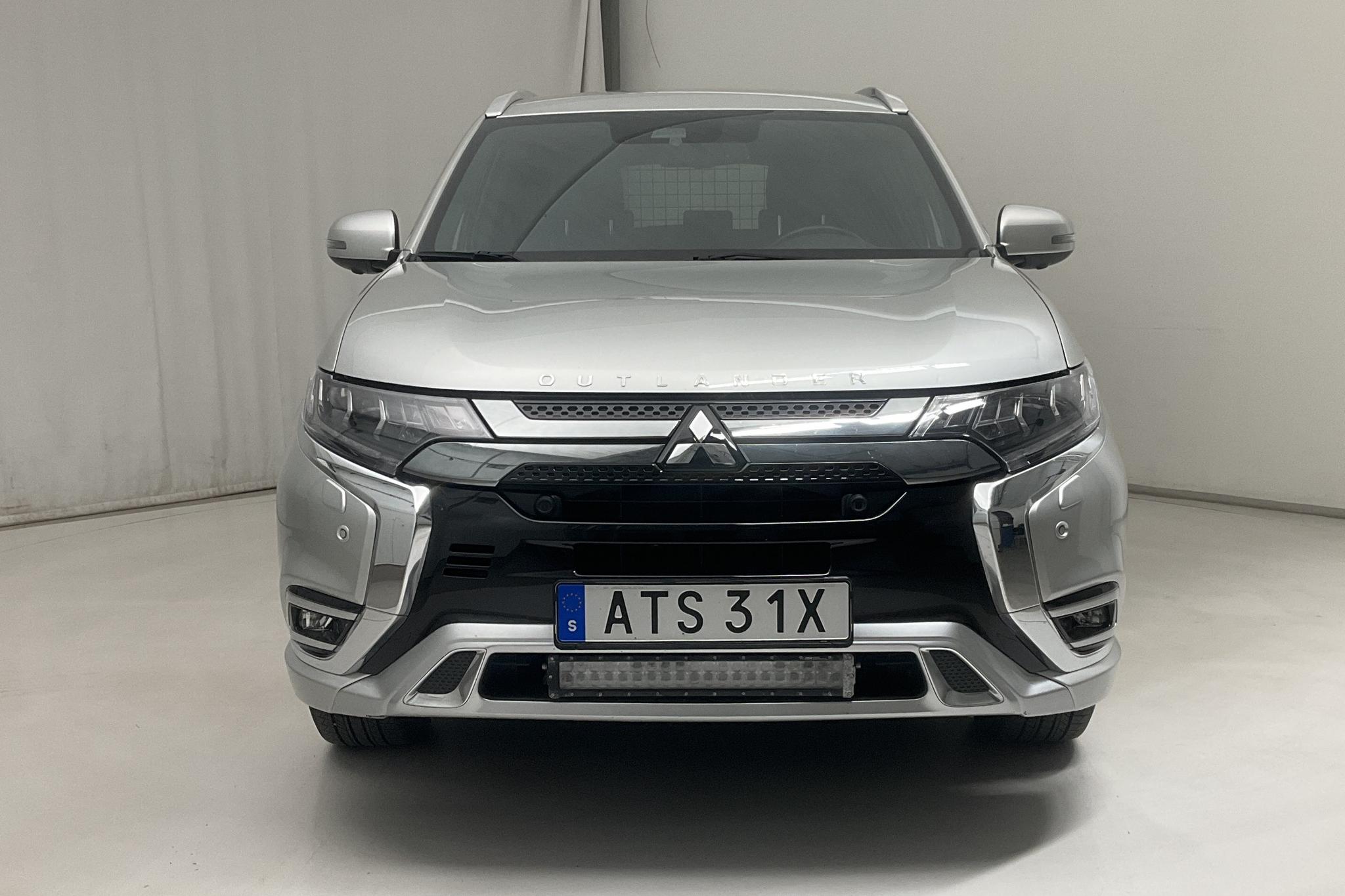 Mitsubishi Outlander 2.4 Plug-in Hybrid 4WD (136hk) - 4 344 mil - Automat - silver - 2020