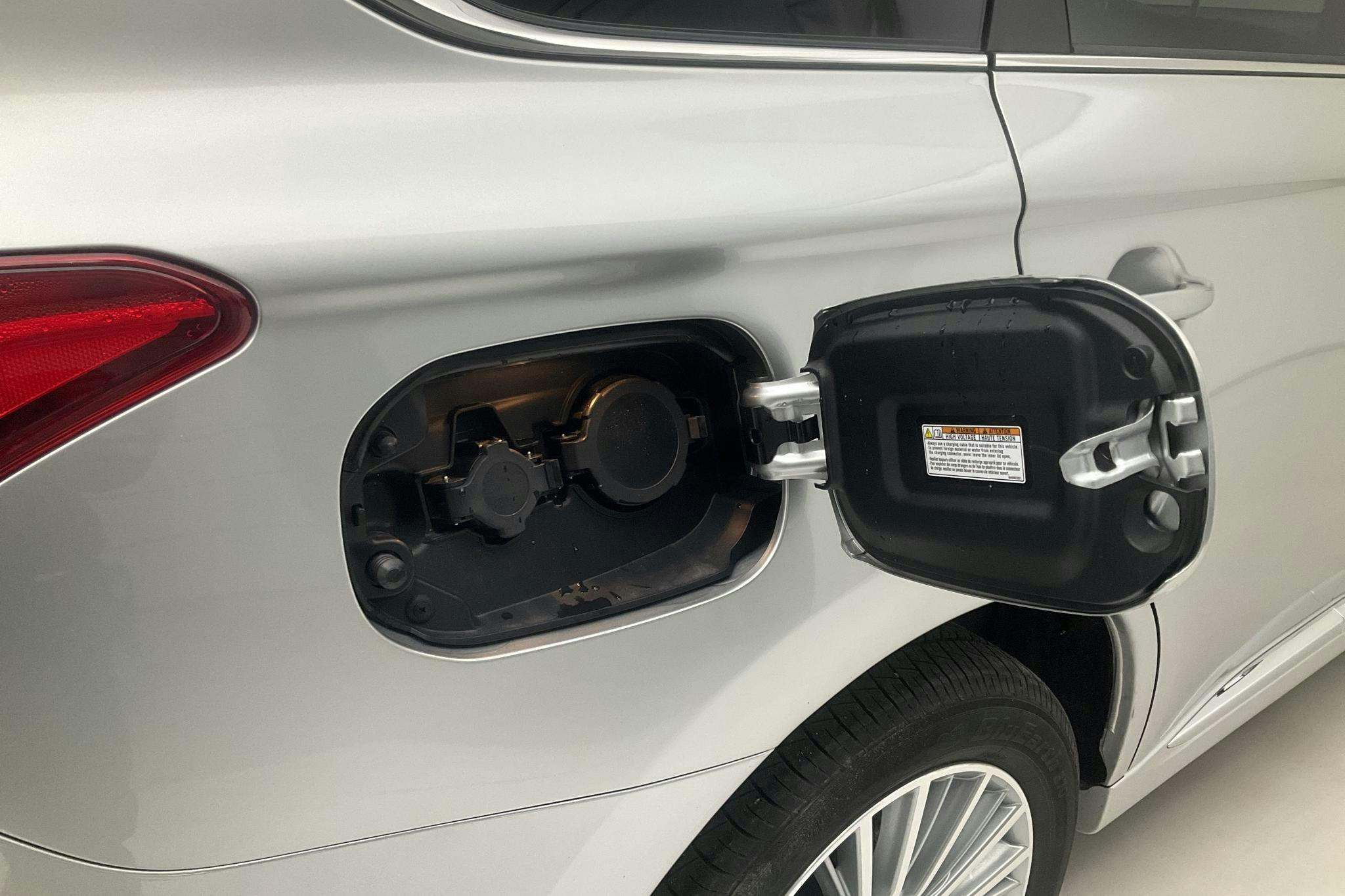 Mitsubishi Outlander 2.4 Plug-in Hybrid 4WD (136hk) - 4 344 mil - Automat - silver - 2020