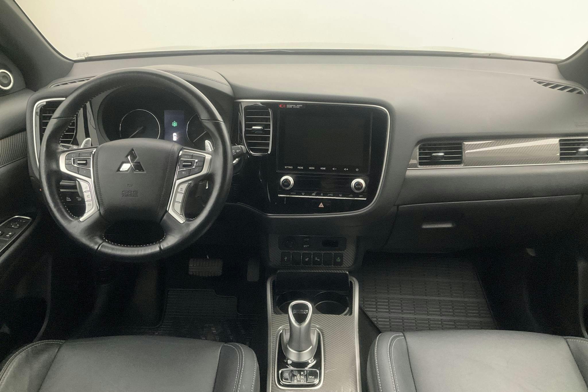 Mitsubishi Outlander 2.4 Plug-in Hybrid 4WD (136hk) - 4 344 mil - Automat - silver - 2020